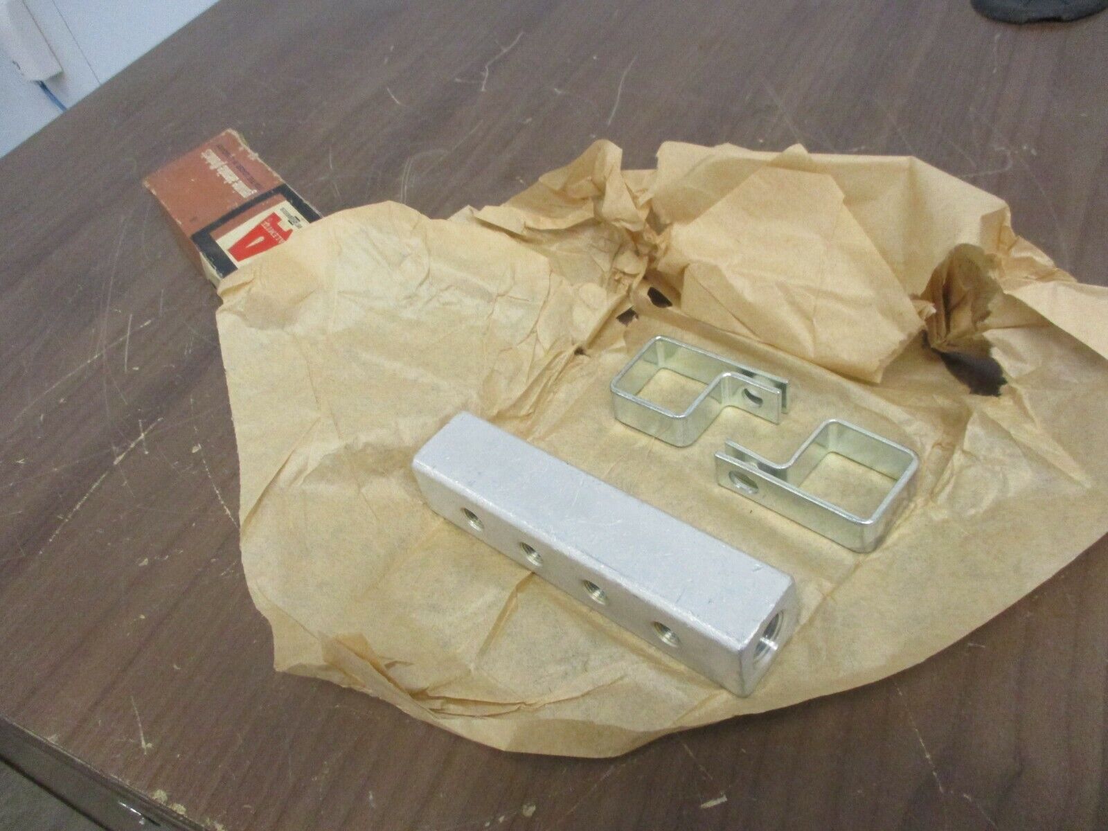 Alemite Outlet Block 381174-2 New Surplus