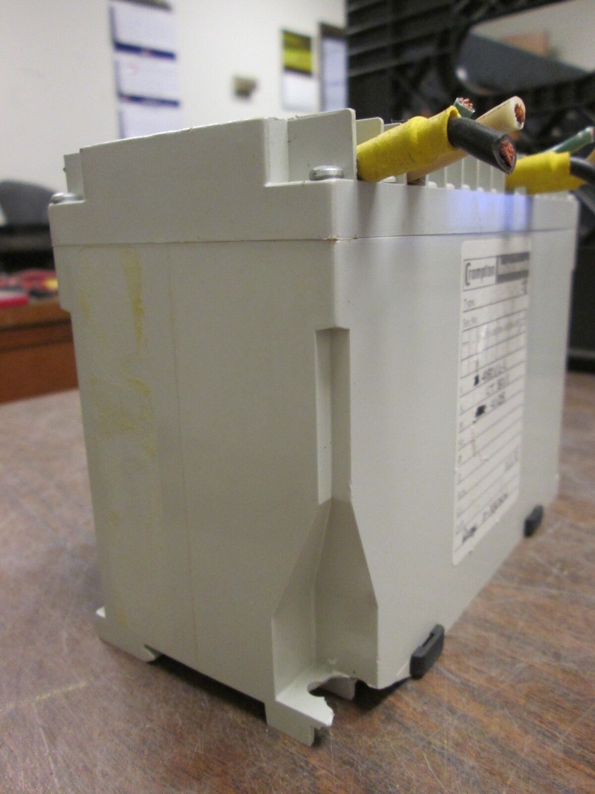 Crompton Transducer 256-TWMU-04-13 480V L-L CT 80/1 4125W Range 0-330KW Used