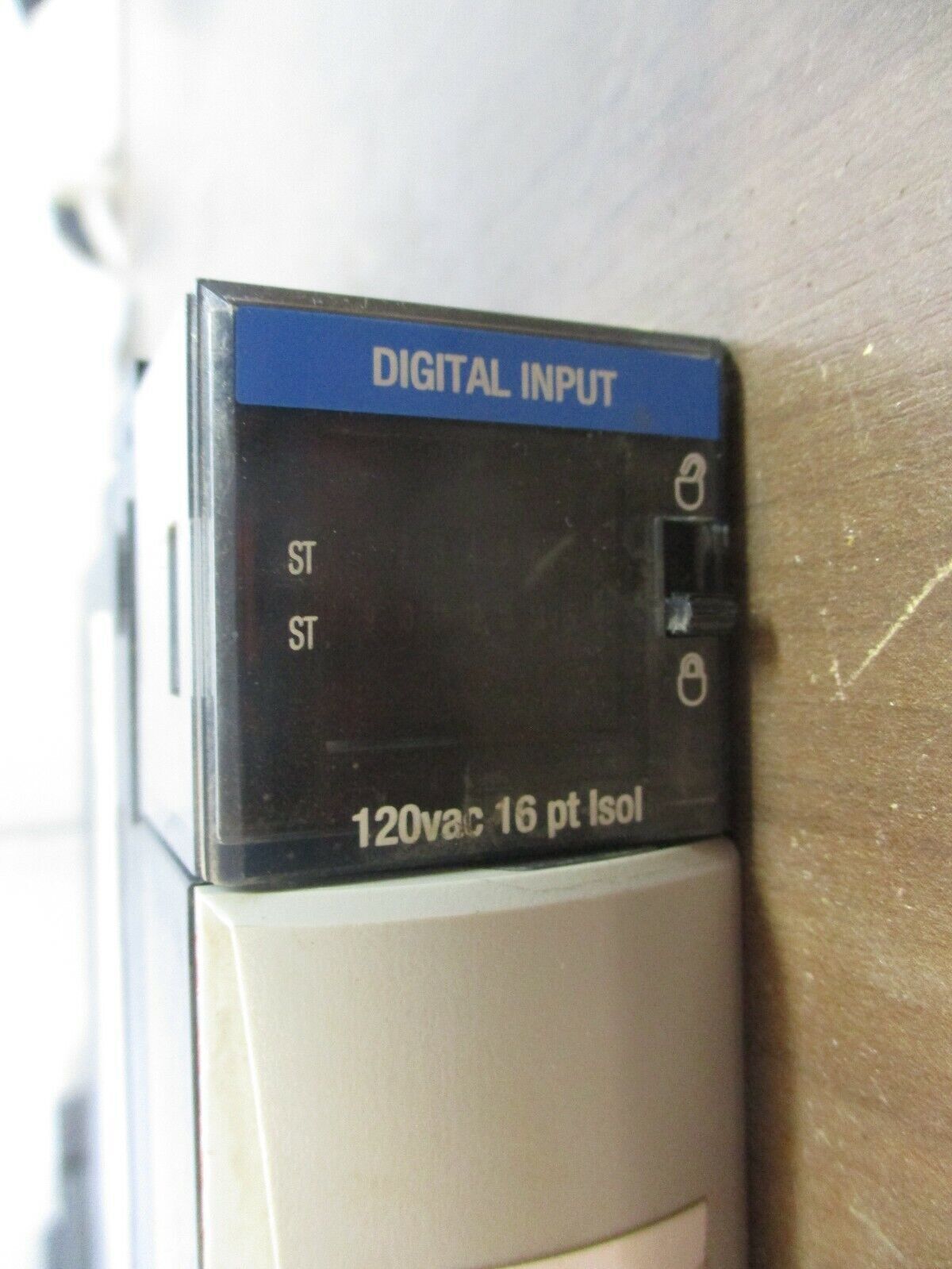 Honeywell AC Isloated Input Module TC-IDK161 Rev. M01 F/W Rev. 2.1 120V Used