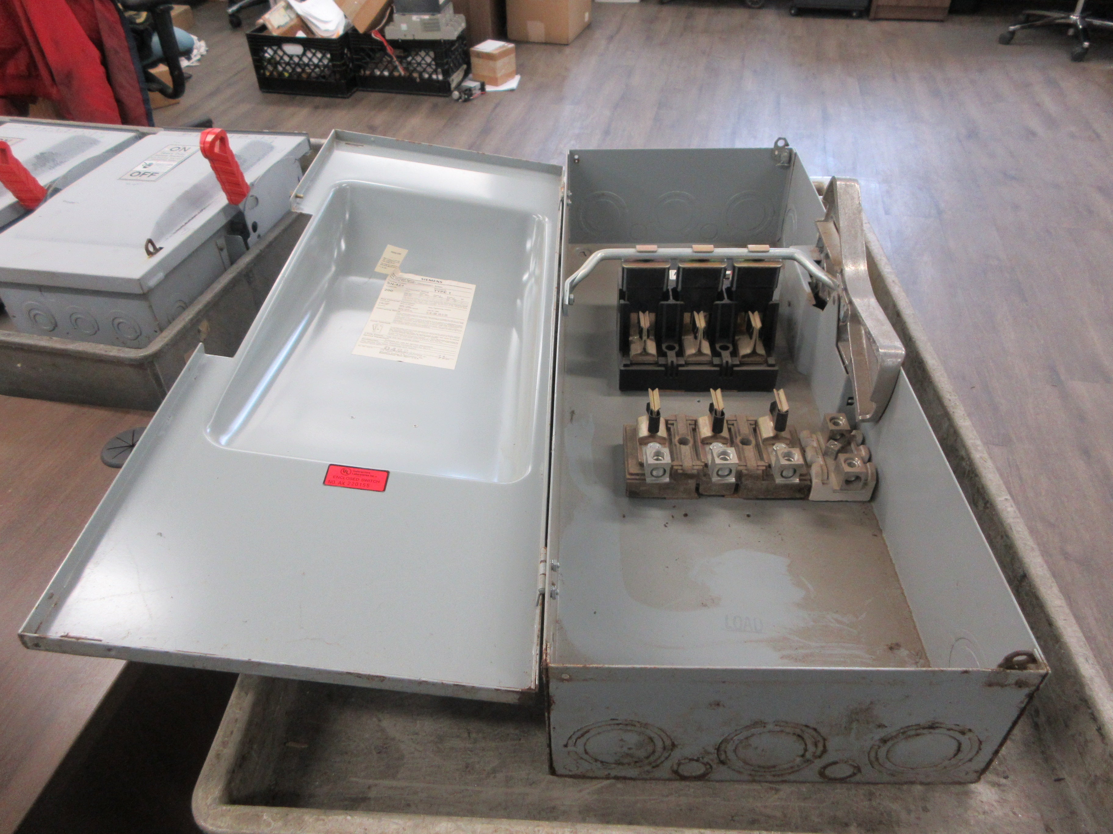 ITE Safety Switch SN424 200A 240VAC 3Ph Type 1 Enclosure Used