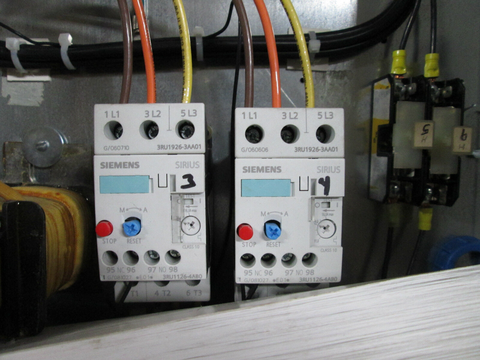 Yaskawa AC Drive w/ Disconnect CIMR-97U4011 21kVA In: 480V 33A Out: 0-460V 27A