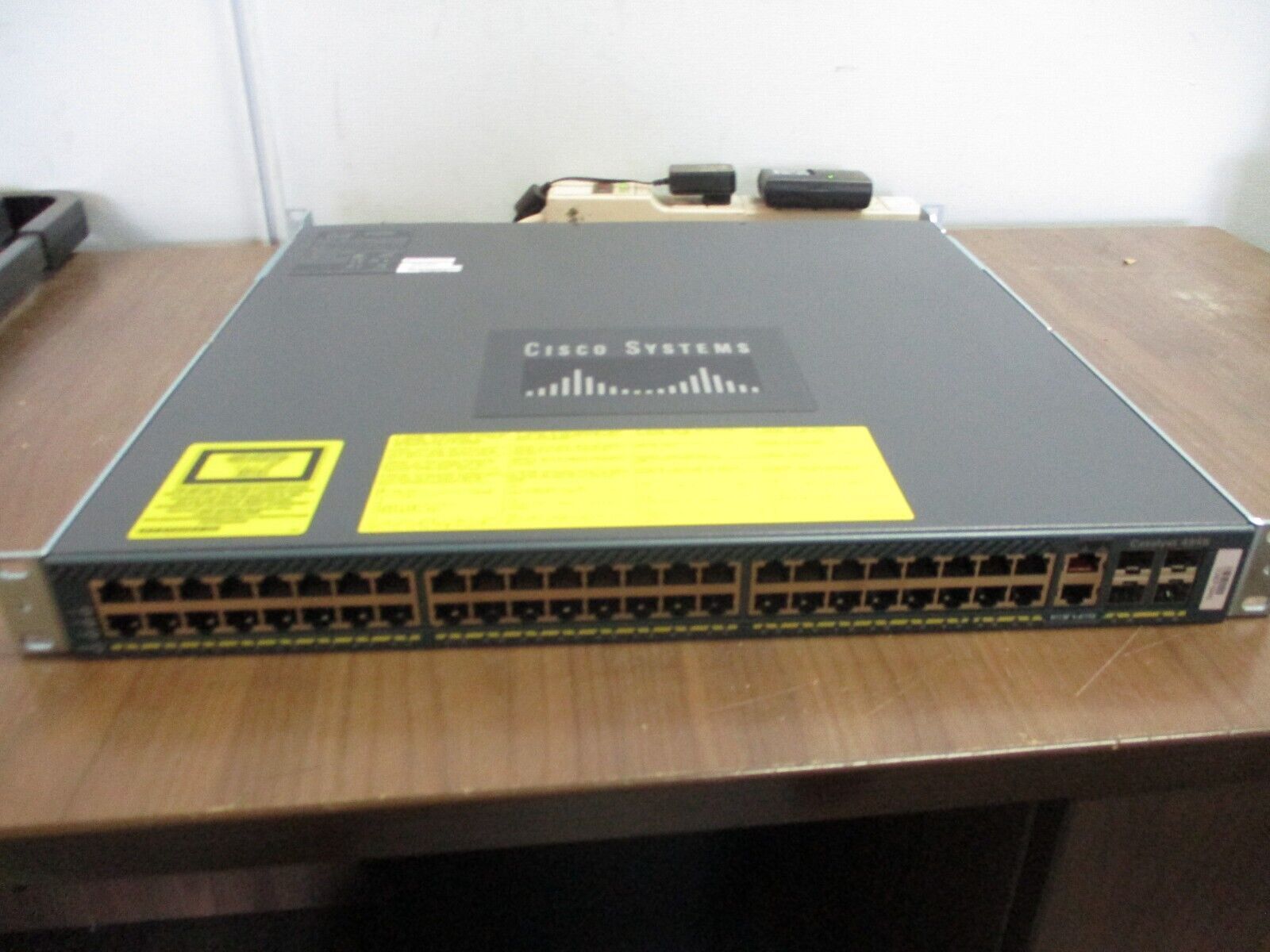 Cisco Catalyst 4948 48-Port Switch WS-C4948 S V06 (48) Gigabit Ports Used