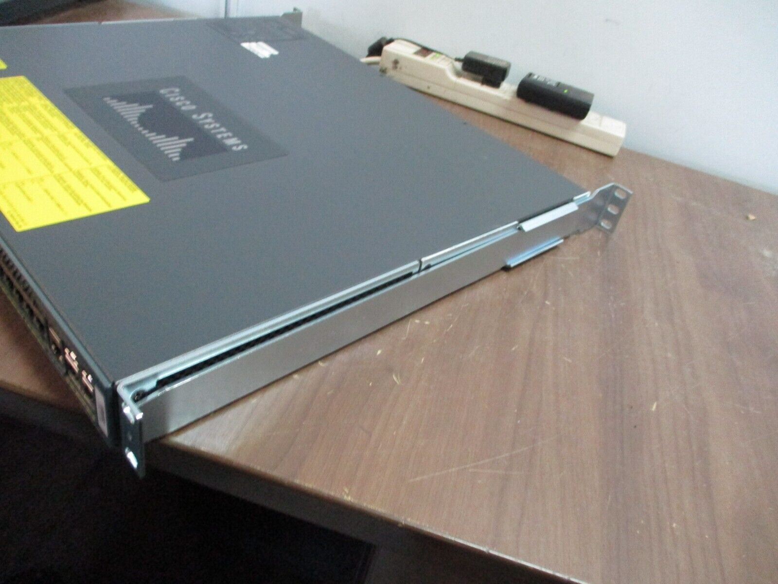 Cisco Catalyst 4948 48-Port Switch WS-C4948 S V06 (48) Gigabit Ports Used