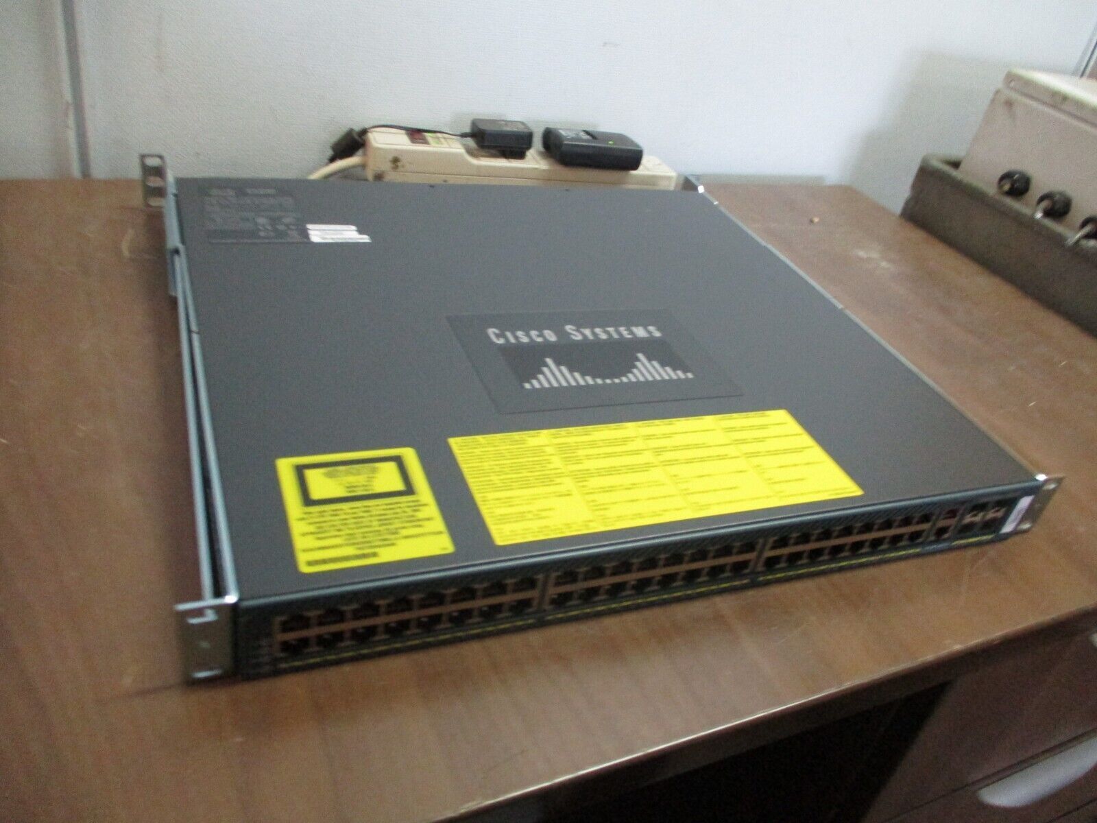 Cisco Catalyst 4948 48-Port Switch WS-C4948 S V06 (48) Gigabit Ports Used