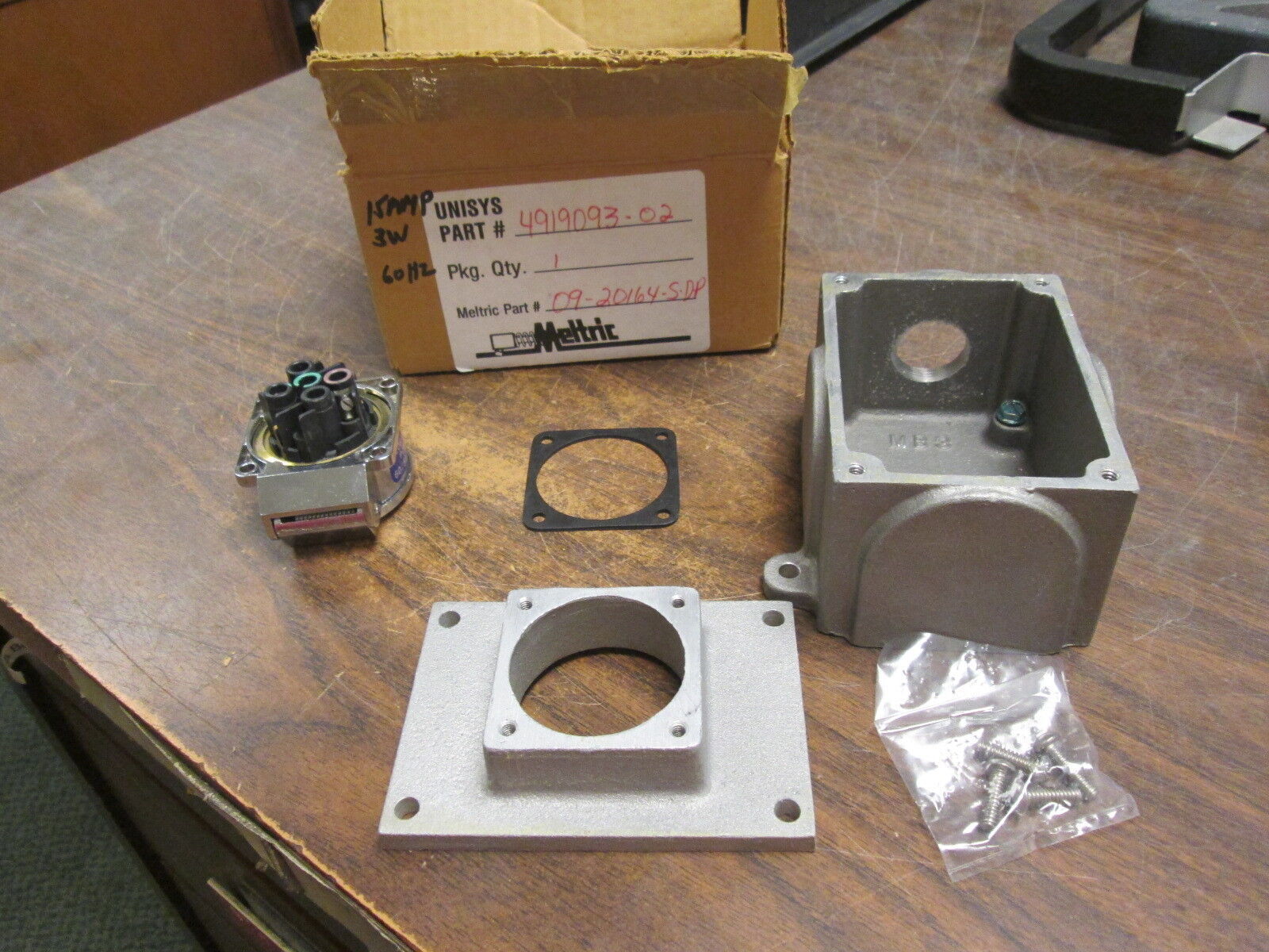 Meltric Receptacle w/ Base 09-20164-S-DP 15A 600V 3W New Surplus