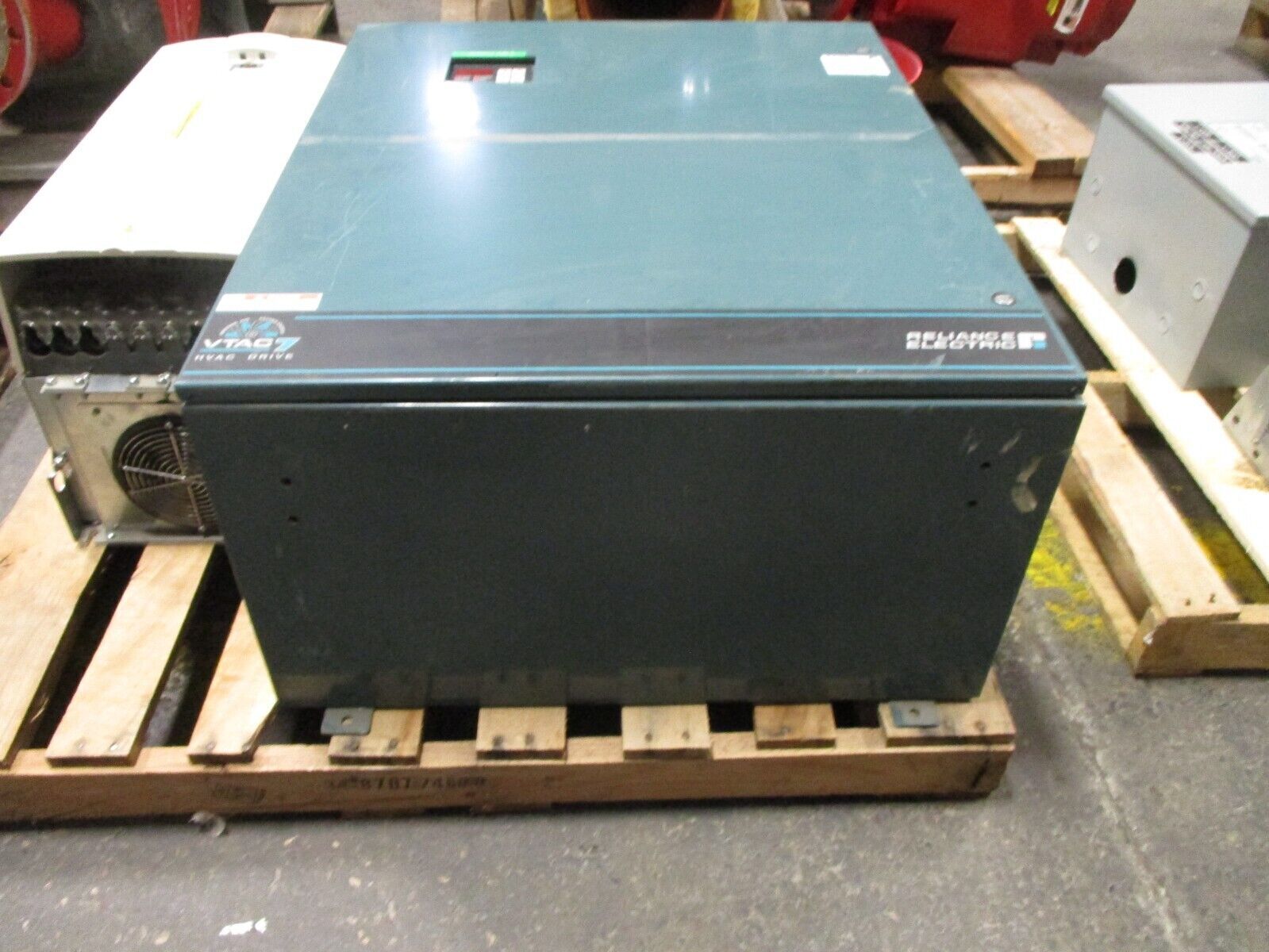 Rockwell Automation Reliance VTAC 7 AC Drive 75W4160 75HP 3Ph Used