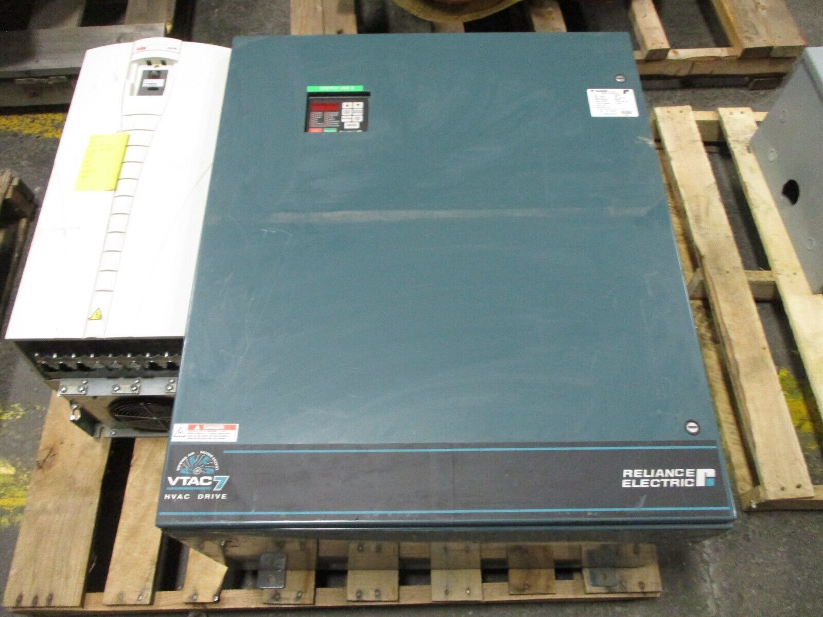 Rockwell Automation Reliance VTAC 7 AC Drive 75W4160 75HP 3Ph Used