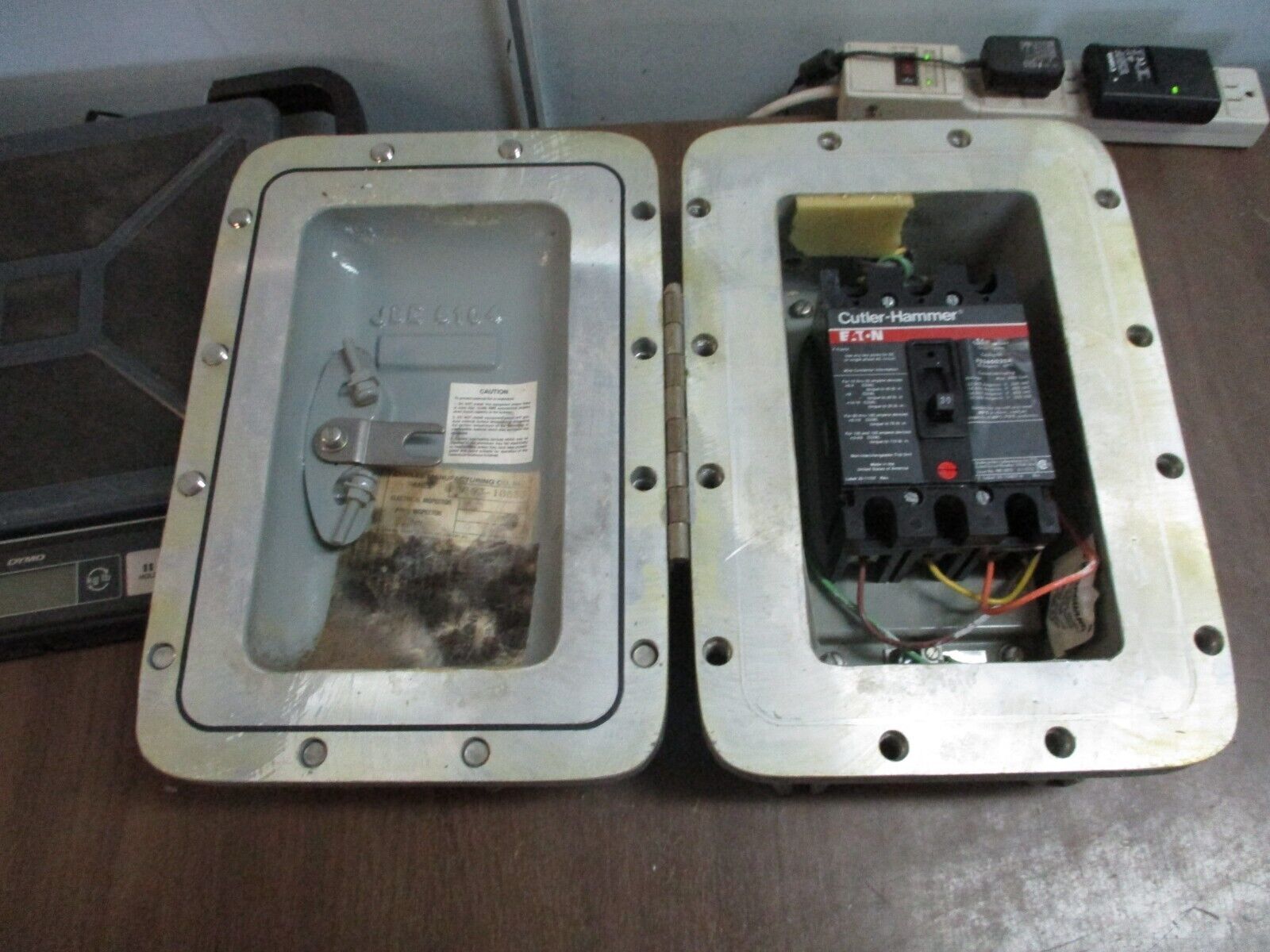 Cutler-Hammer Explosion Proof Circuit Breaker Enclosure EAB 30A 600V Used
