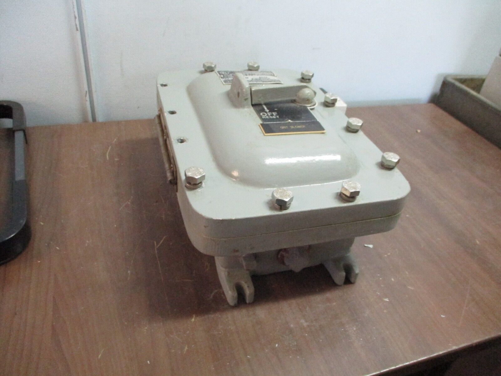 Cutler-Hammer Explosion Proof Circuit Breaker Enclosure EAB 30A 600V Used