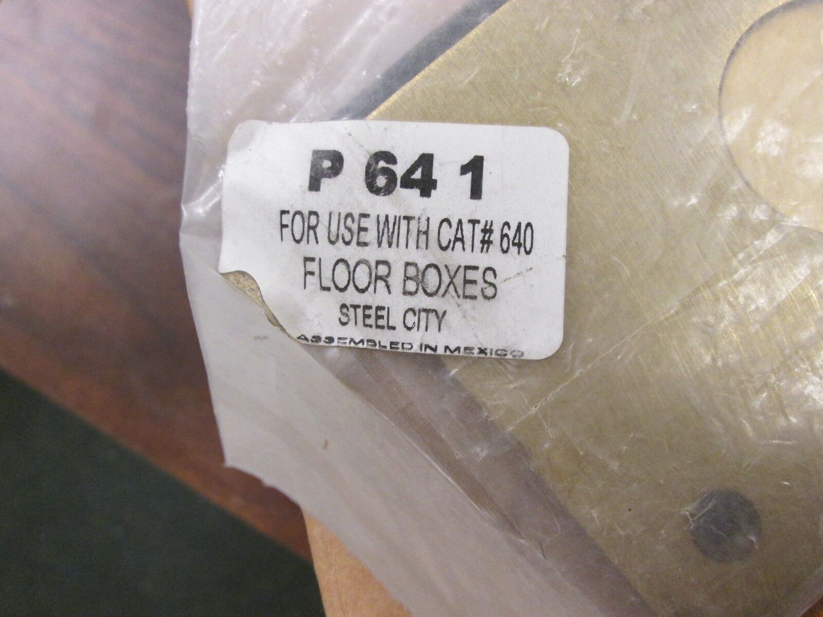 Thomas & Betts Brass Receptacle Cover PG41 New Surplus