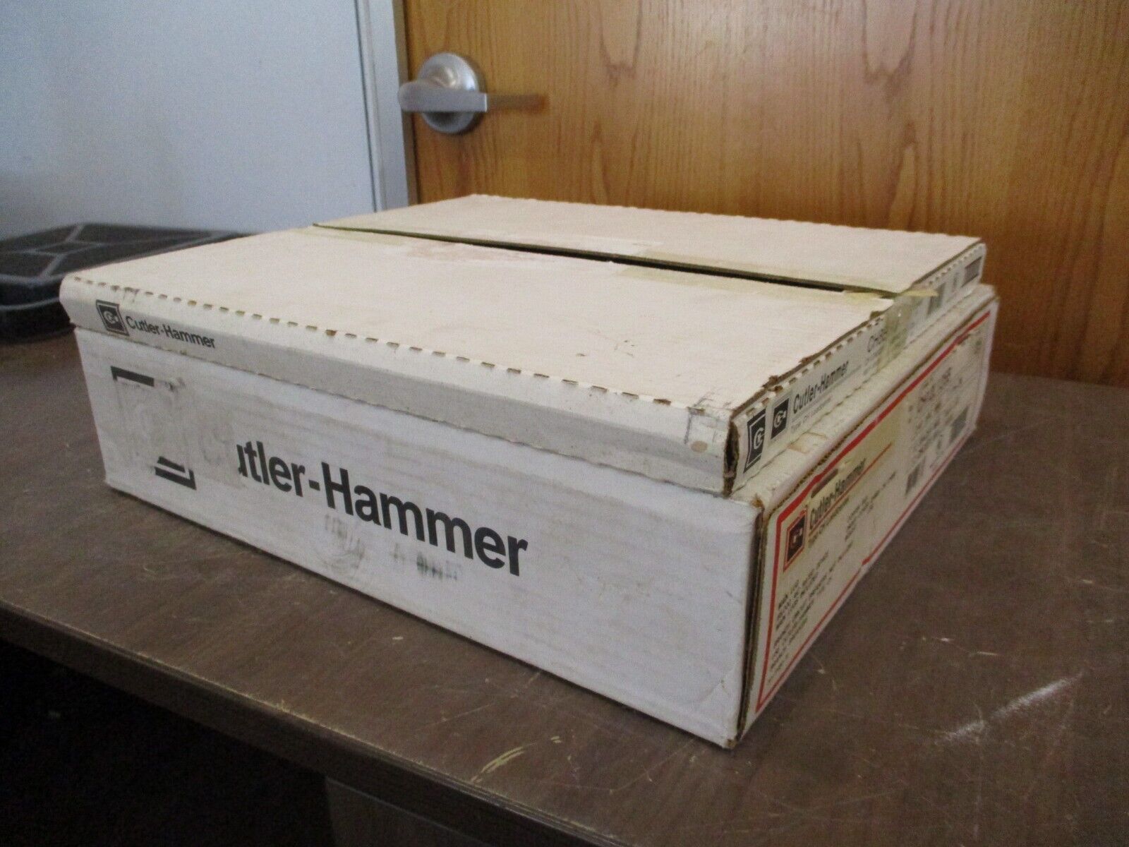 Cutler-Hammer Main Lug Load Center w/ Cover CH12L125B / CH8BSM 125A 240V 1Ph 3W