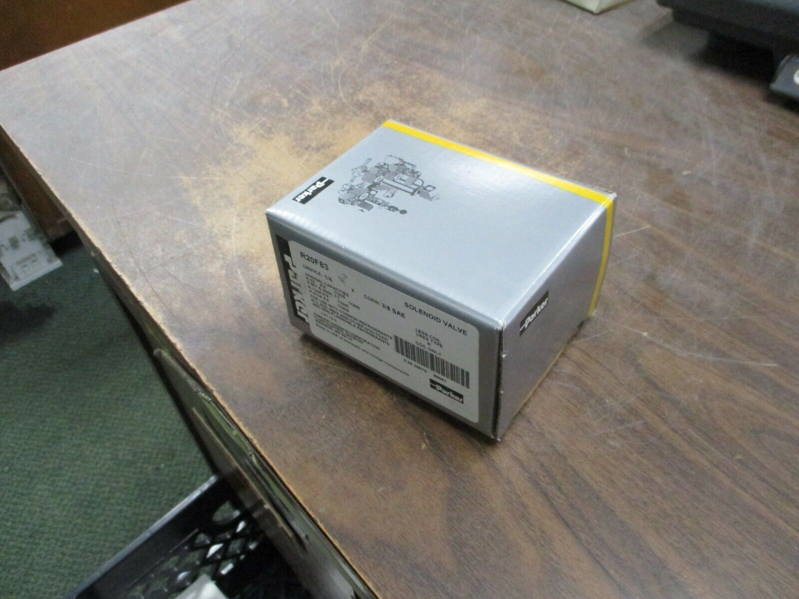 Parker Solenoid Valve R20F83 1/4" Orifice 3/8" SAE Conn New Surplus