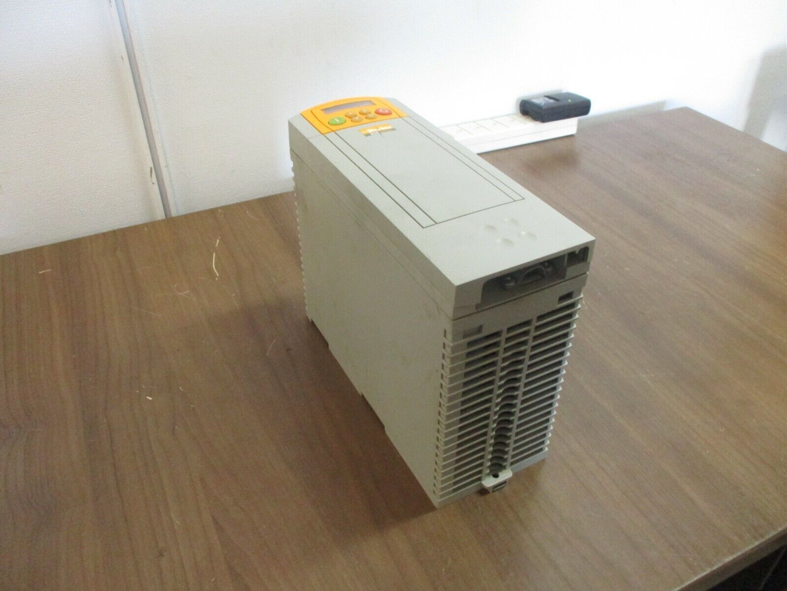 Parker 650 Series AC Drive 650V/0005/460/RBF 5HP 3Ph FW: 4V12 w/ Keypad Used