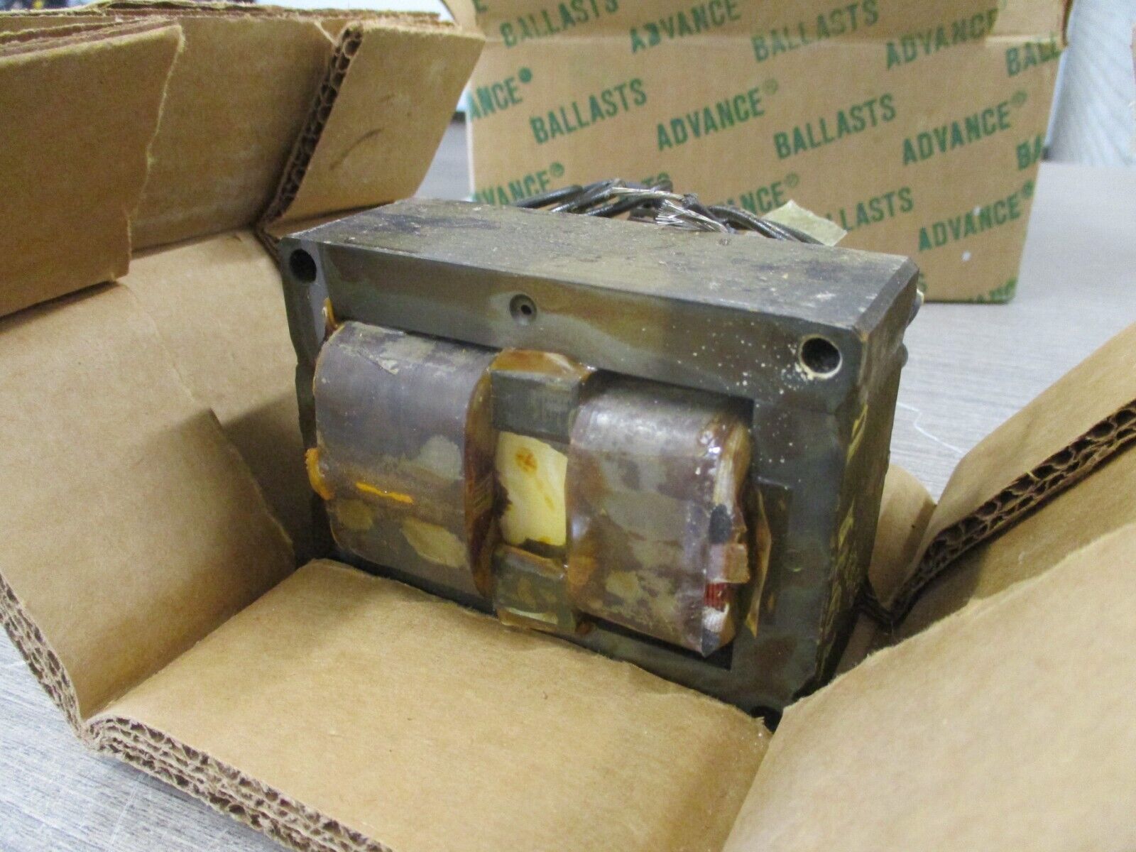 Advance Quadri-Volt Core & Coil Ballast 71A7971-001 120/208/240/277 60Hz 70W New