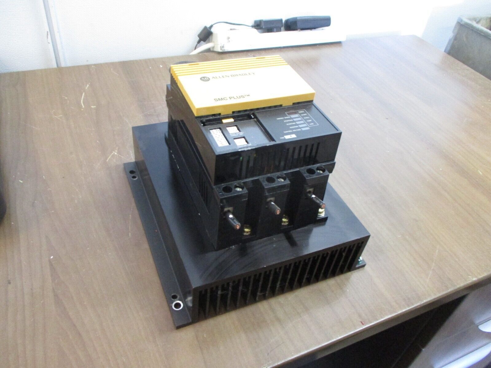 Allen-Bradley SMC Dialog Plus Soft Start 150-A35NBD Ser. B 25HP 208-480V 35A