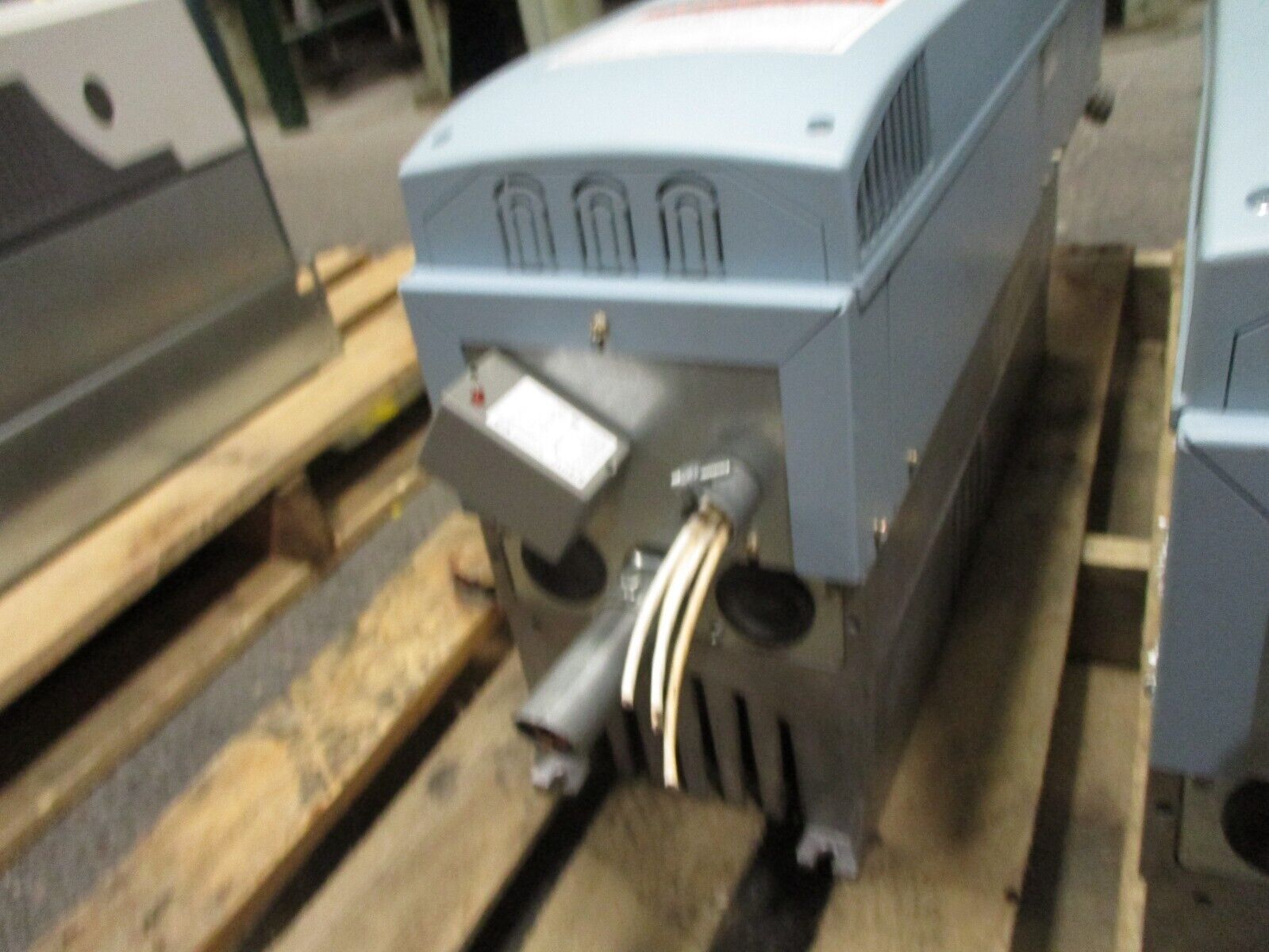 Johnson Controls VS Series AC Drive w/ Bypass VS020111A-NP600 20HP 3Ph w/ Keypad