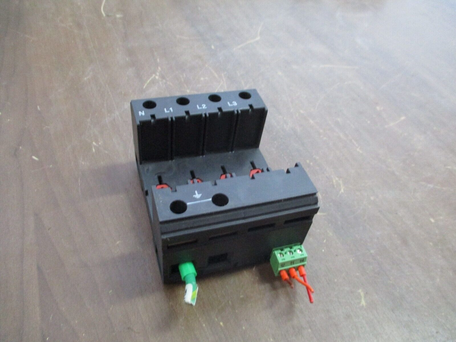 Phoenix Contact Surge Arrester Base VAL-MS 320/3+1/FM-UD Used