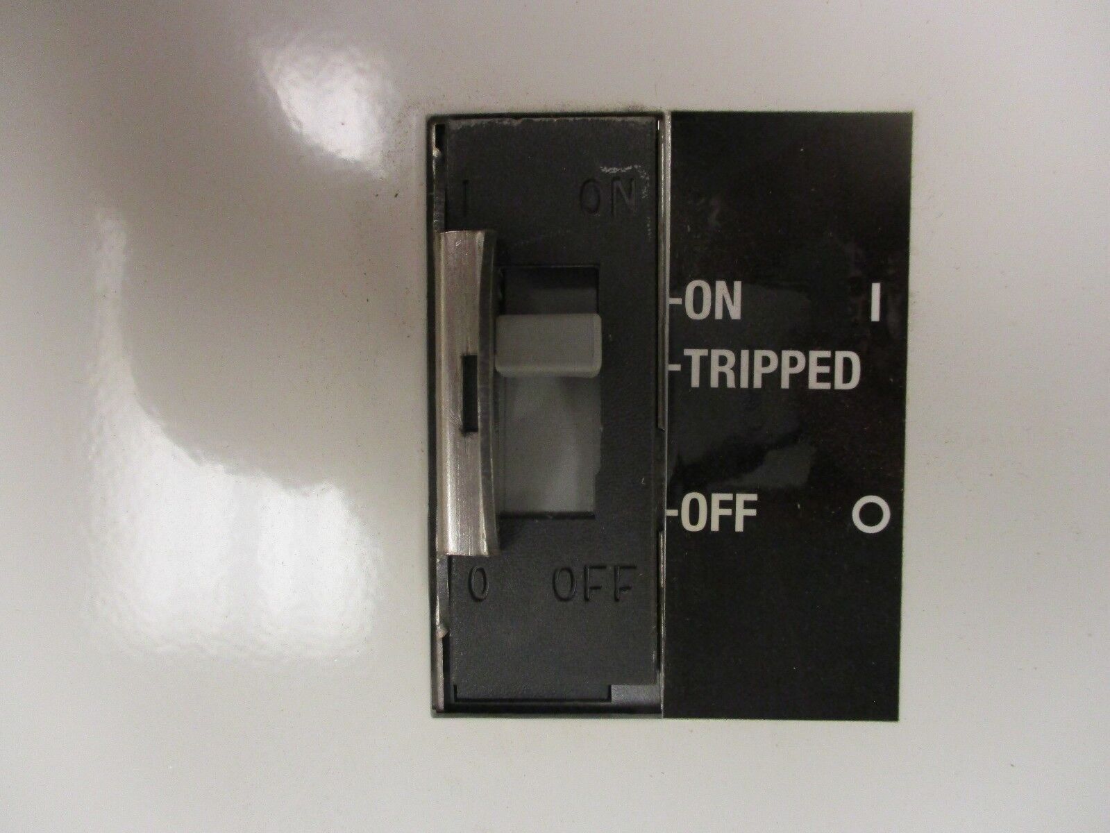 GE Breaker Disconnect Panel R4504WG 25A 208V 65KAIC New Surplus