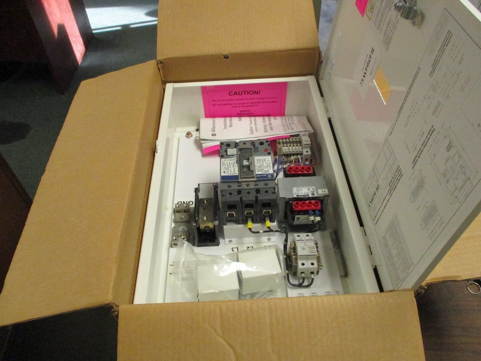 GE Breaker Disconnect Panel R4504WG 25A 208V 65KAIC New Surplus