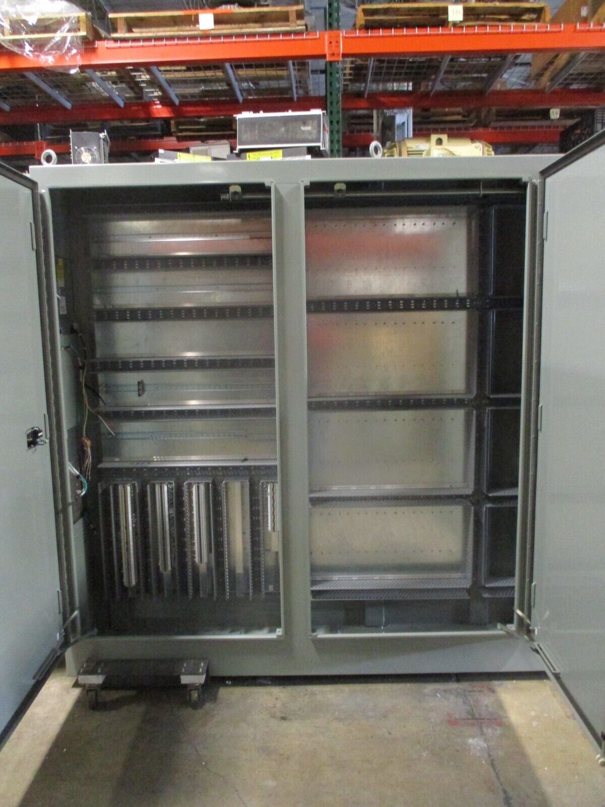 Klassen Type 12 Enclosure Size: 158"x84"x18" w/ Air Conditioner MFD: 2019 Used