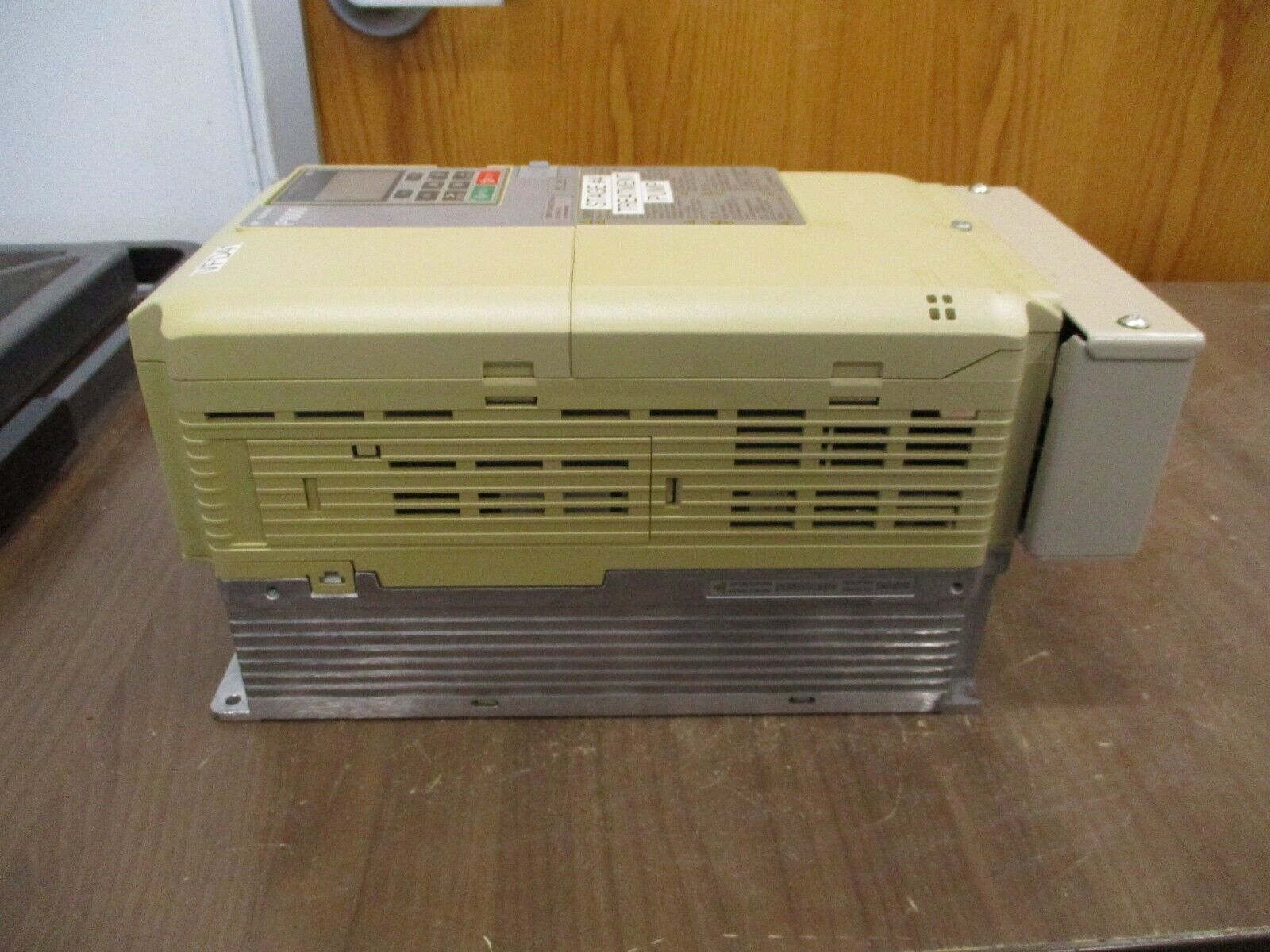 Yaskawa P1000 AC Drive CIMR-PU4A0031FAA Rev. D 20HP 3Ph w/ Keypad Used