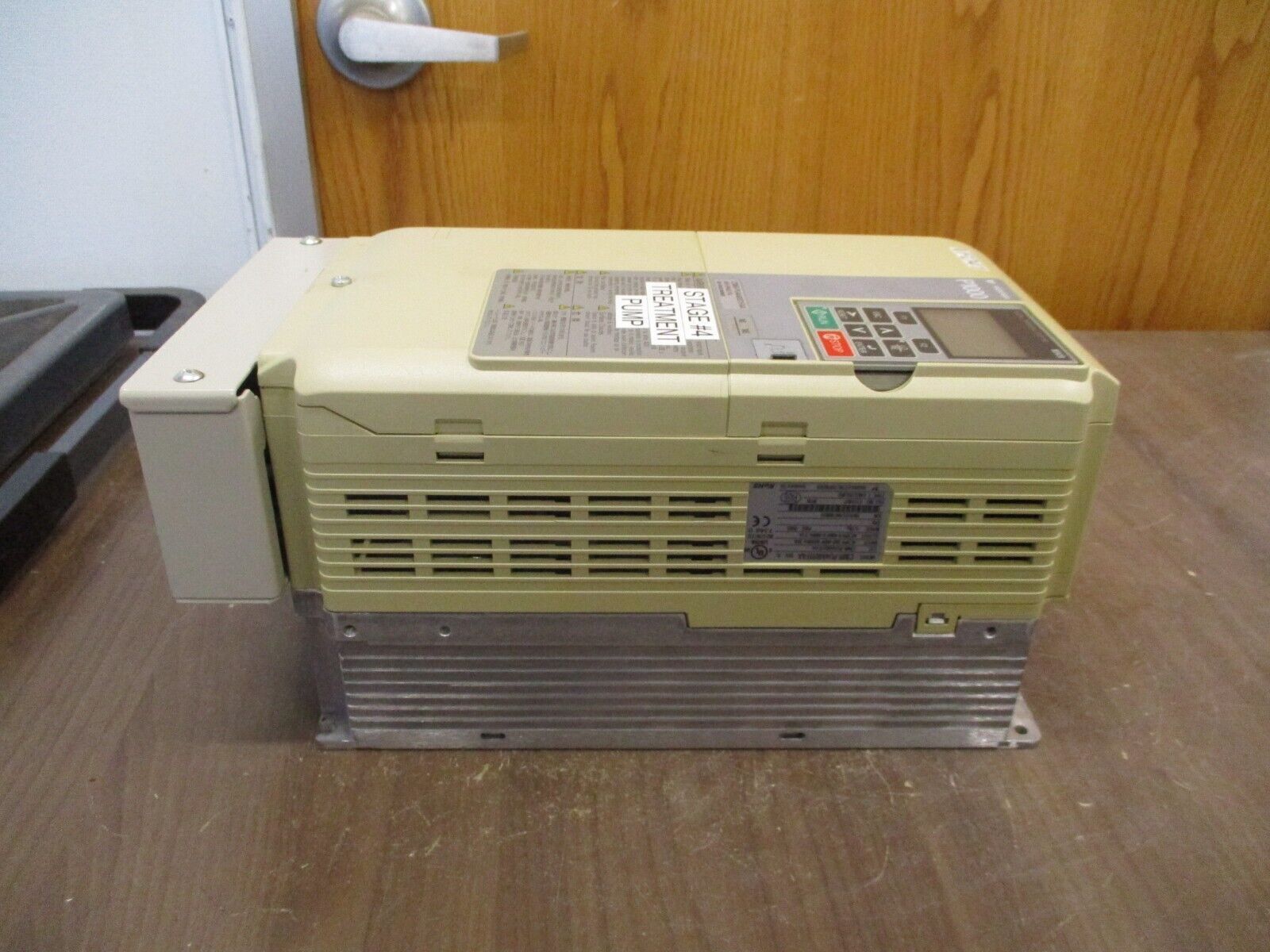 Yaskawa P1000 AC Drive CIMR-PU4A0031FAA Rev. D 20HP 3Ph w/ Keypad Used
