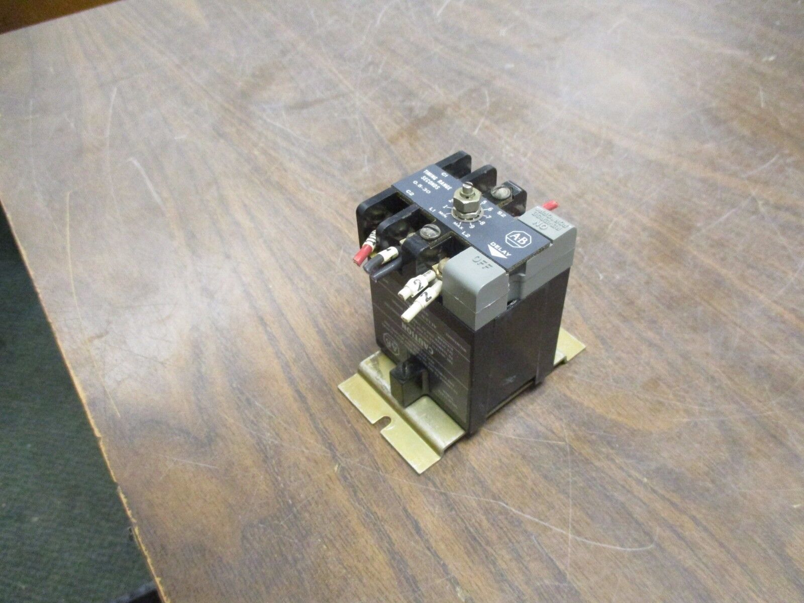 Allen-Bradley Time Delay Relay 852S-NSB Range: 0.5-30 sec 120V Used