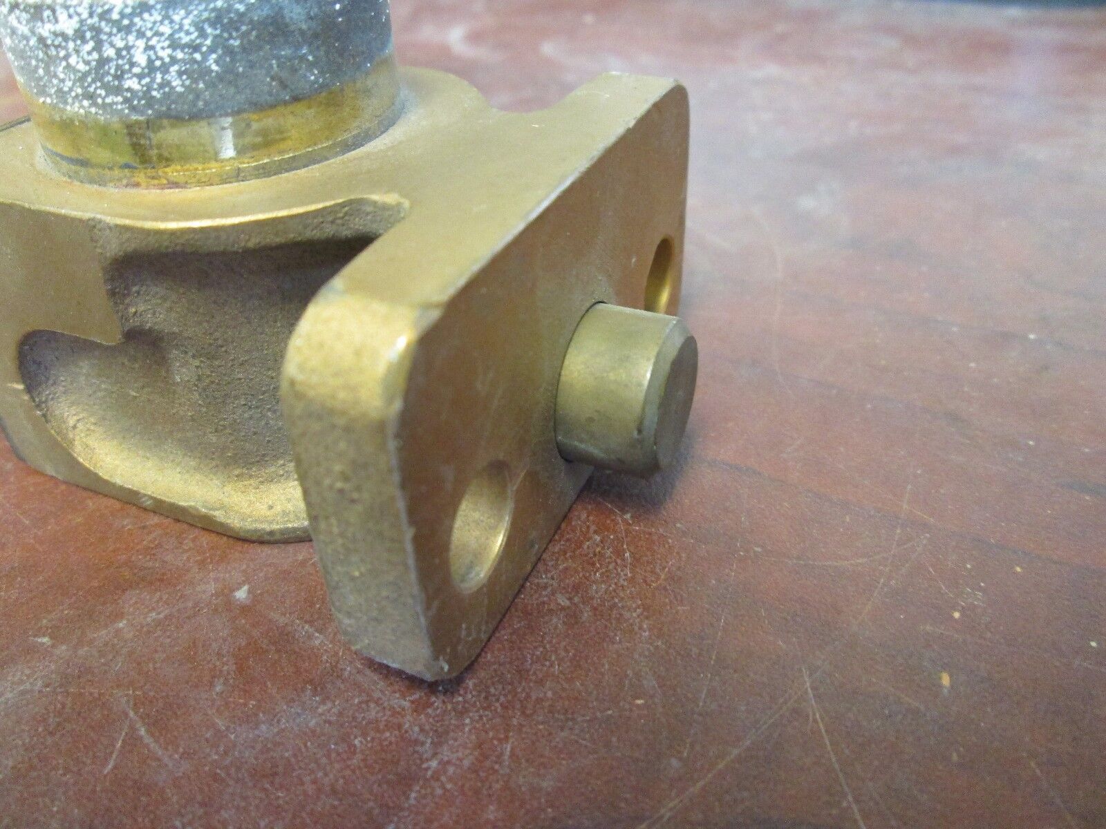 R & IE Kirk Interlock G81447 Lock #: RE1833 Stab Length: 3/8" to 1-1/8" Used