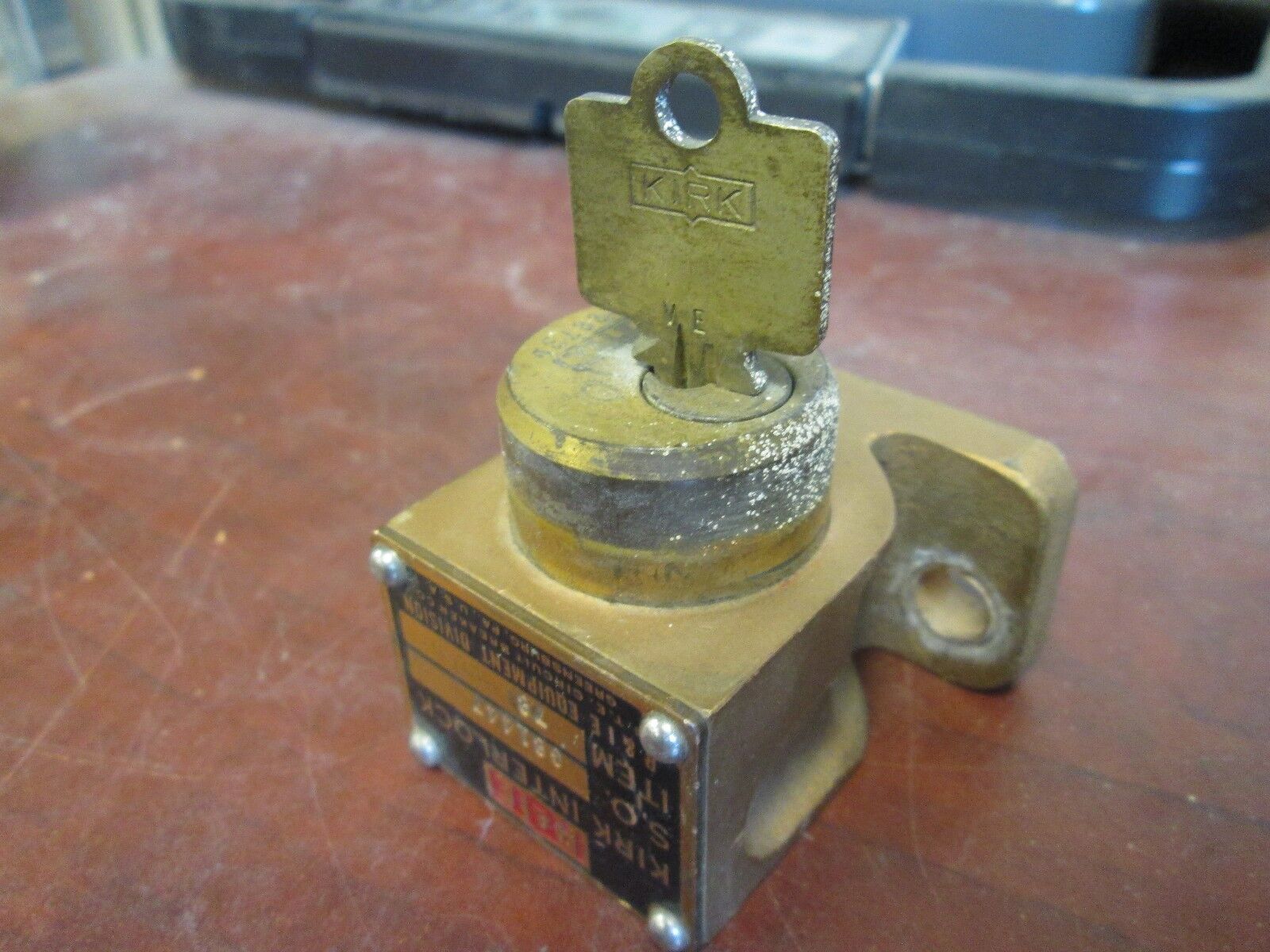 R & IE Kirk Interlock G81447 Lock #: RE1833 Stab Length: 3/8" to 1-1/8" Used