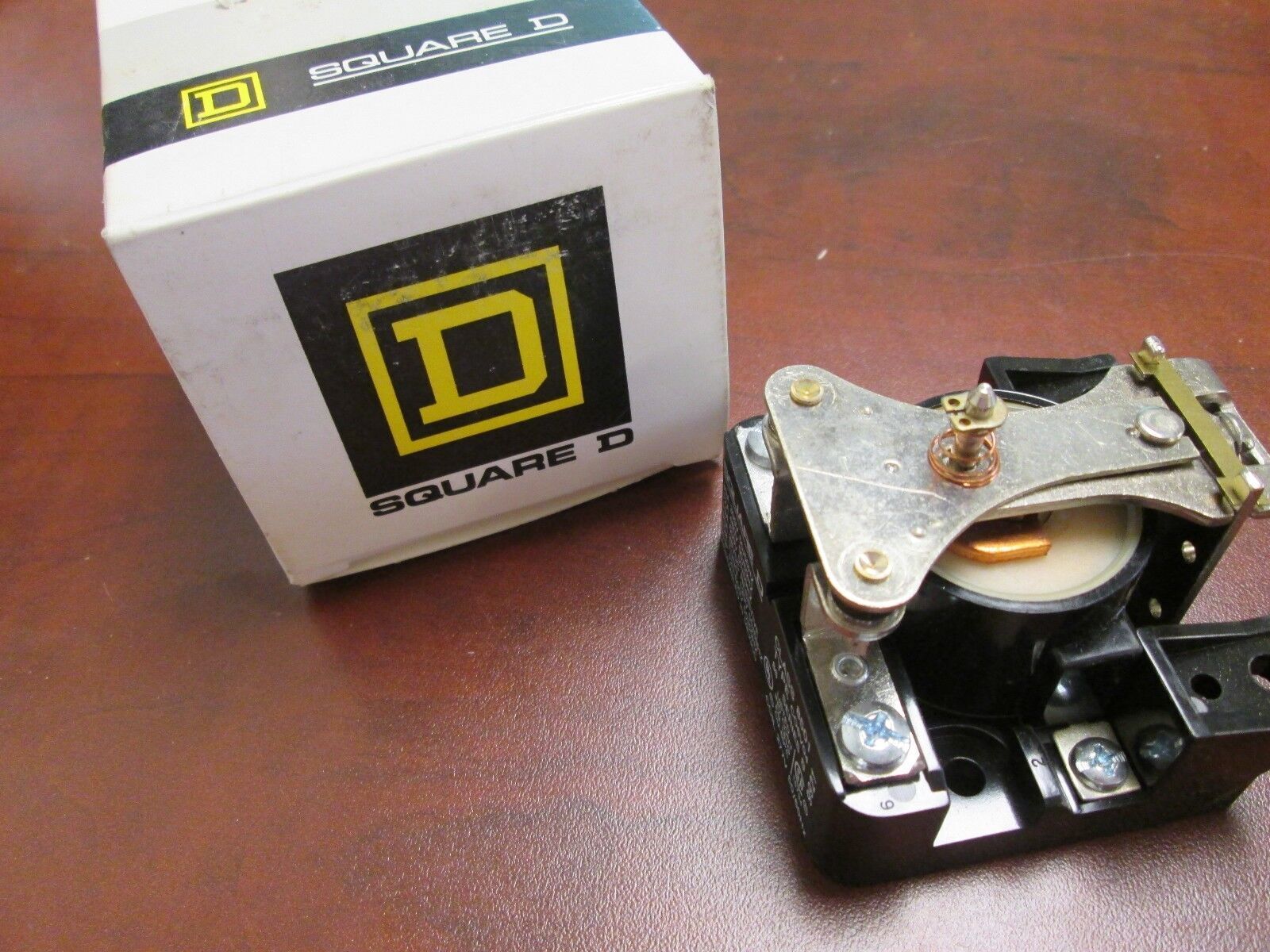Square D General Purpose Power Relay 8501C06V04 30A 300V Coil 277V New Surplus