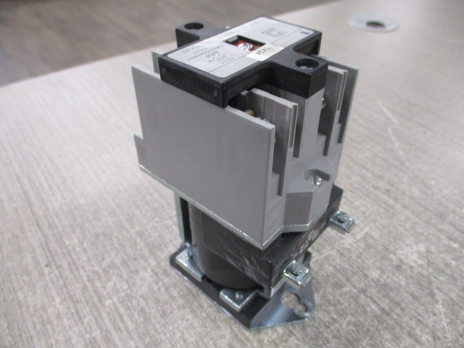 Square D Type x Relay 8501XD020 Ser.A 115/125VDC Coil 8 P Used