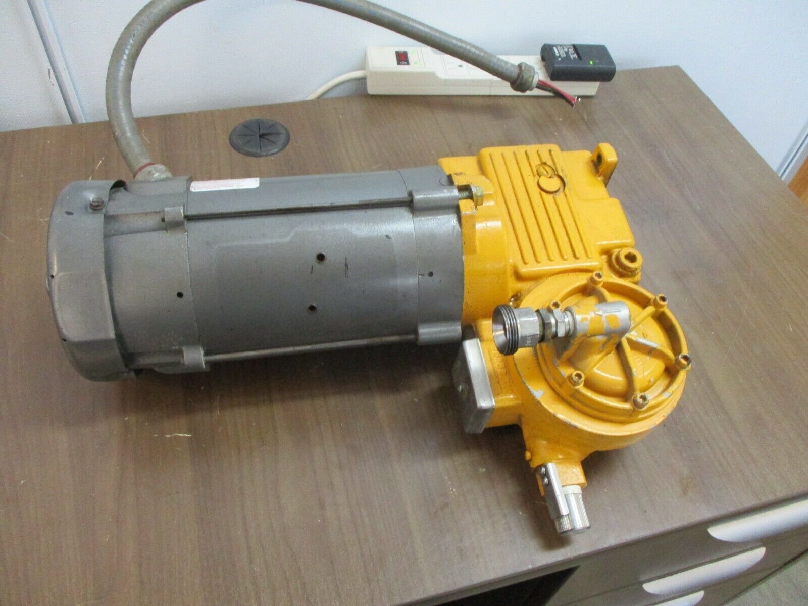AquFlow Chemical Meter Pump w/ DC Motor CJ4I11212-04014 22GPH 100PSIG 0.5HP Used