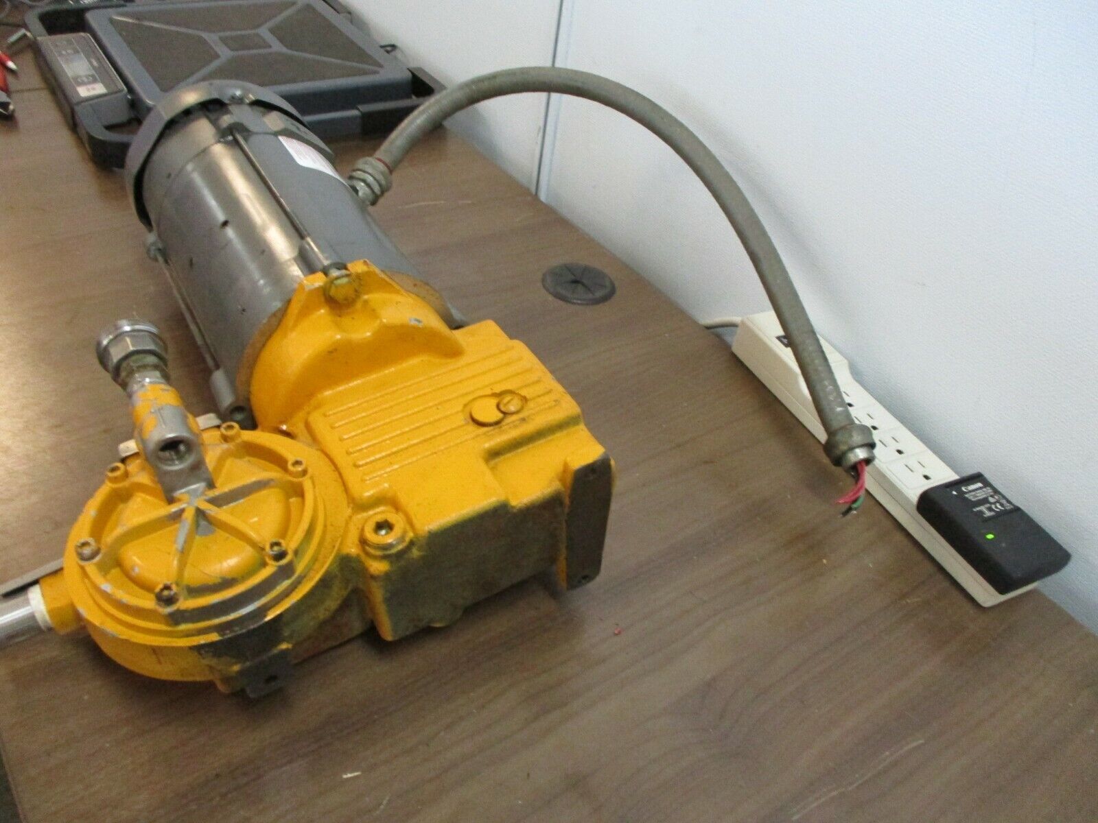 AquFlow Chemical Meter Pump w/ DC Motor CJ4I11212-04014 22GPH 100PSIG 0.5HP Used
