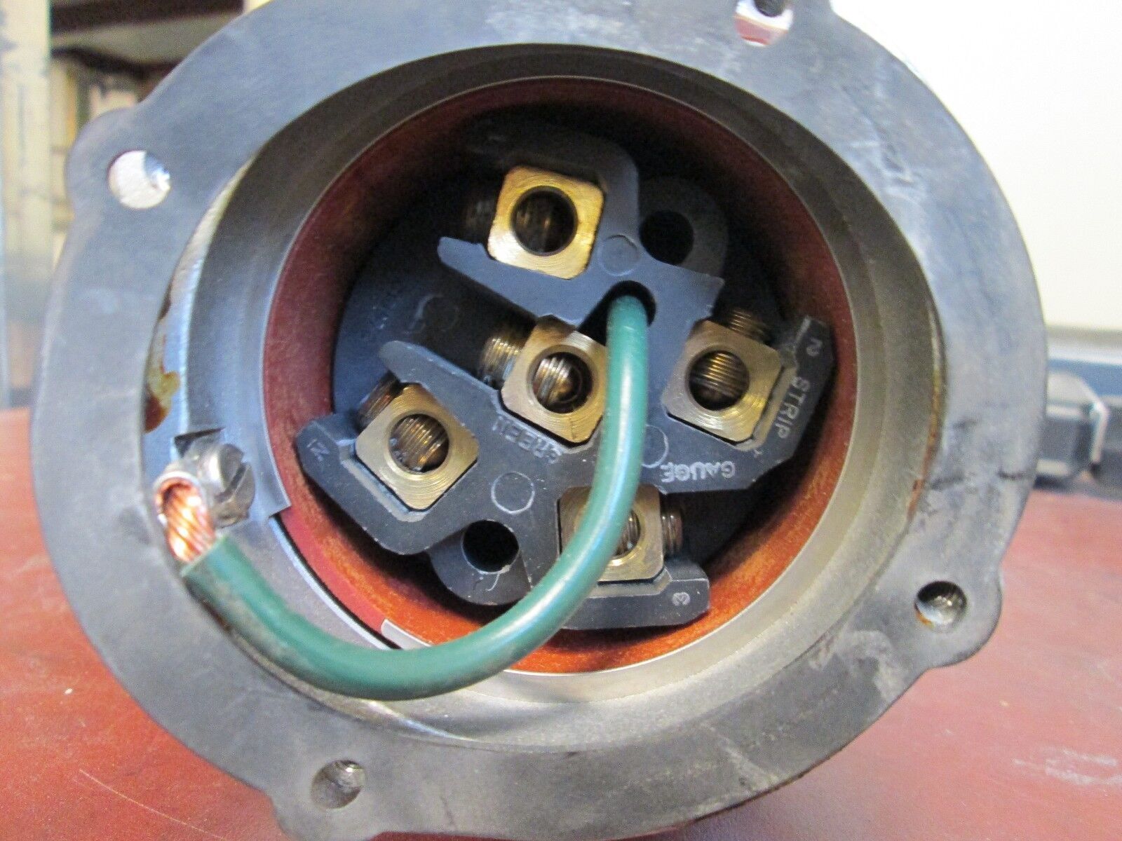 Russellstoll Plug DS6516MP 30A 120/208V 3Ph 60Hz 3P 5W Used