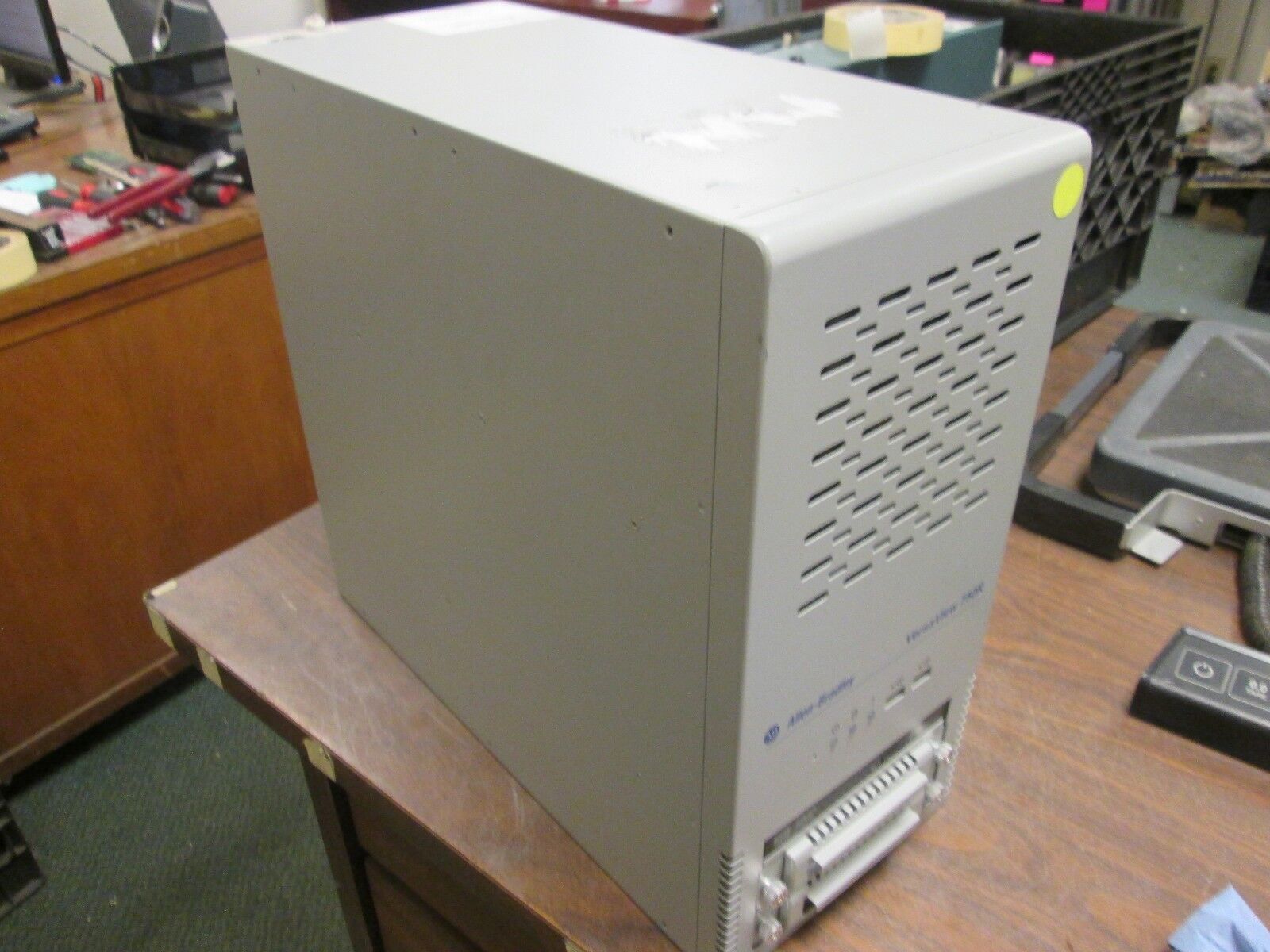 Allen-Bradley VersaView 750R 6177R-M4AXR 100-240V 2.7-1.1A 50/60Hz Used