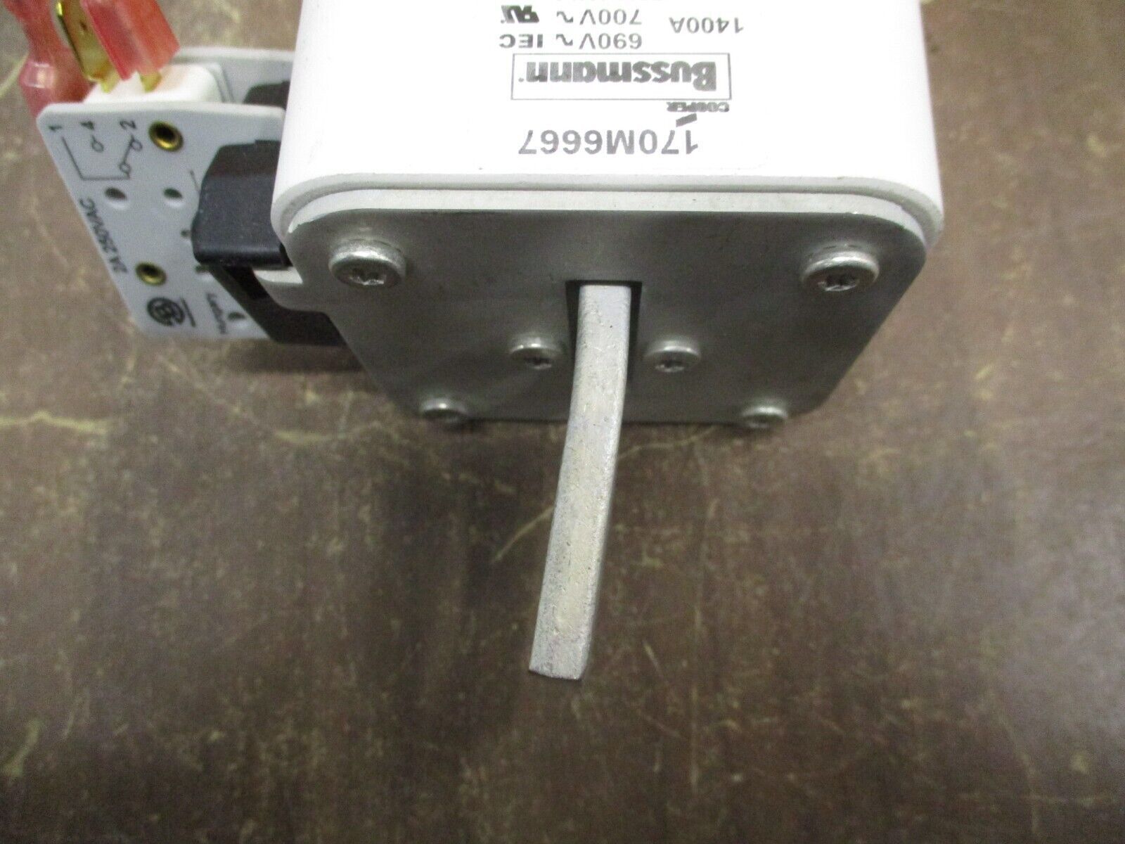 Cooper Bussmann Fuse 170M6667 1400A 700V *Bent Stab* Used