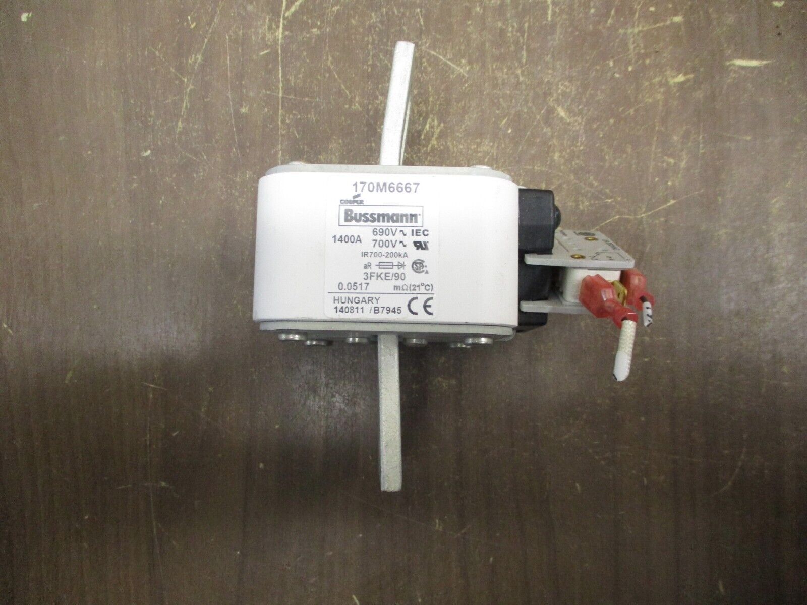 Cooper Bussmann Fuse 170M6667 1400A 700V *Bent Stab* Used