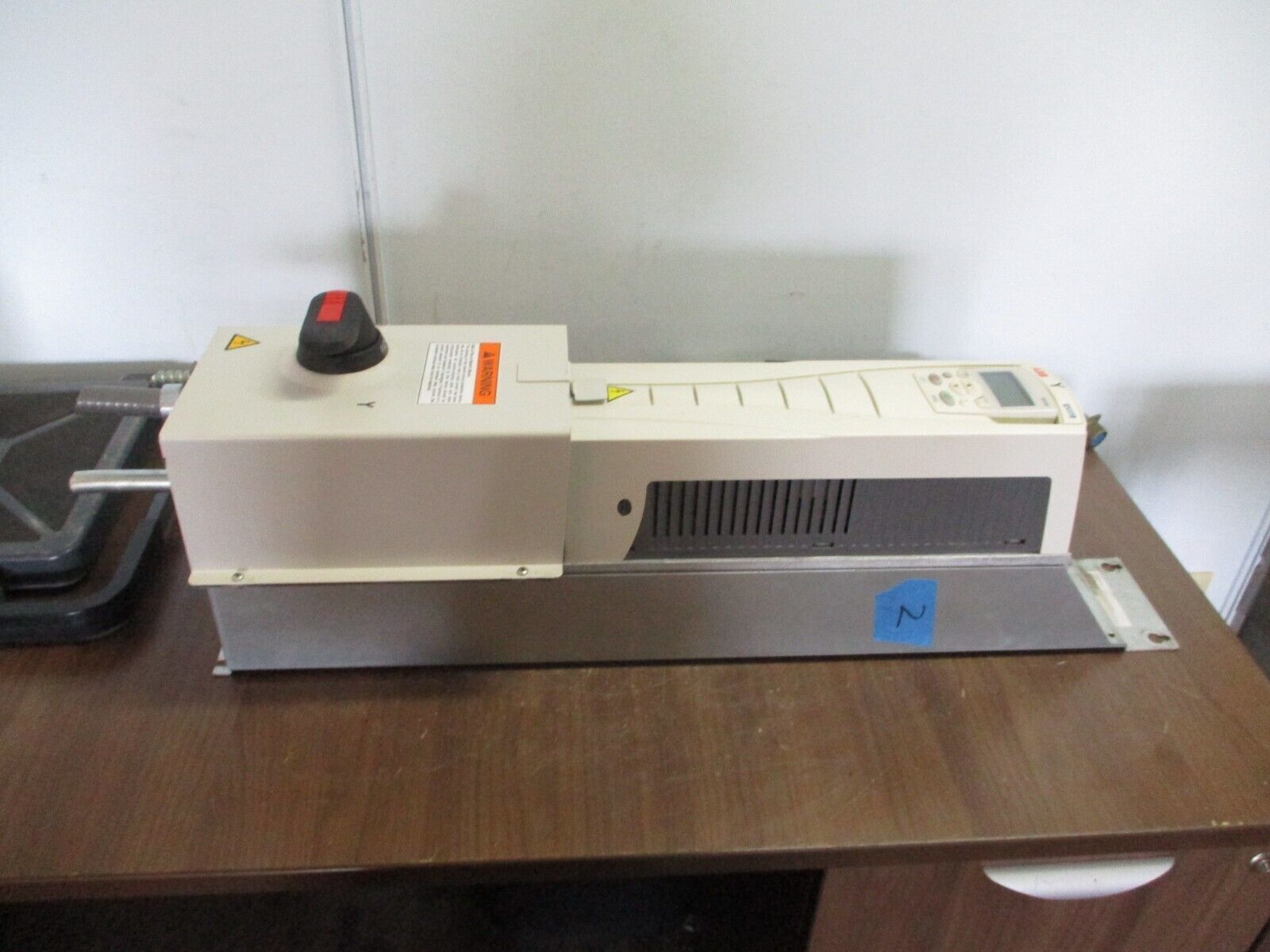 ABB ACH550 AC Drive w/ Disconnect ACH550-PDR-015A-4 10HP 3Ph w/ Keypad Used