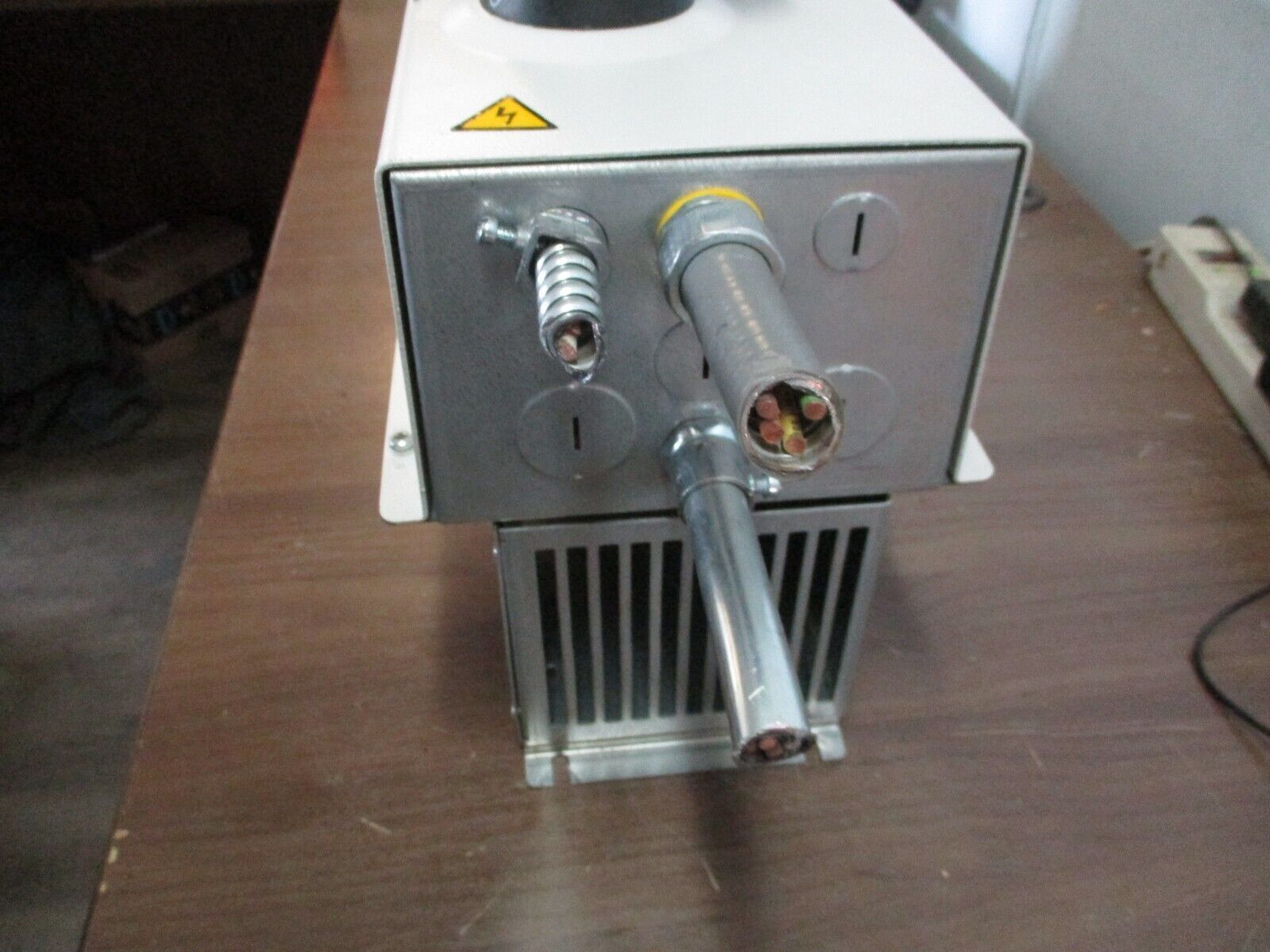 ABB ACH550 AC Drive w/ Disconnect ACH550-PDR-015A-4 10HP 3Ph w/ Keypad Used