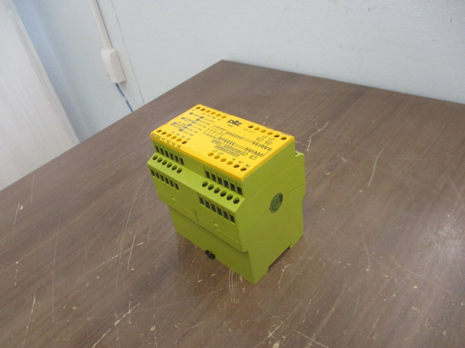 Pilz PU3Z 3N/O / 1N/C Safety Relay 775500 120VAC 12VA 50-60Hz Used