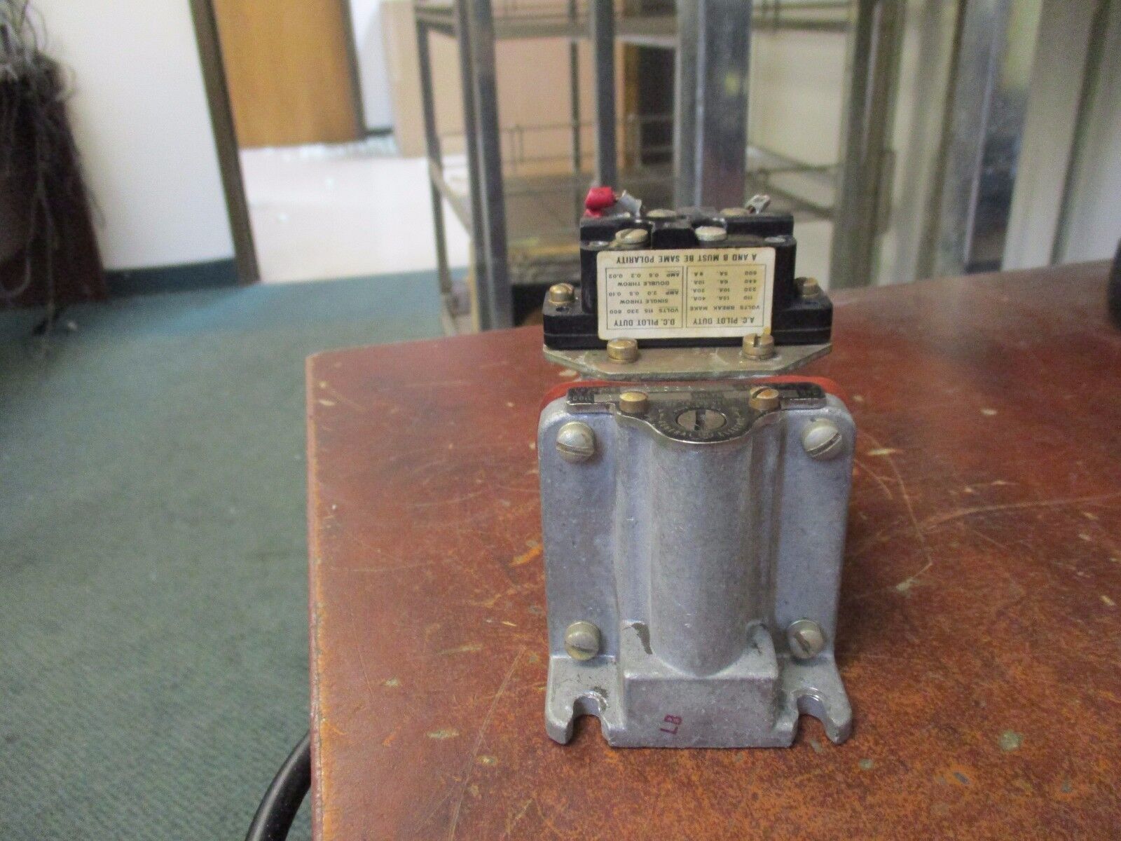 GE Time Delay Relay CR2820B110AA2 110V Coil Range: 1/5-180sec Used