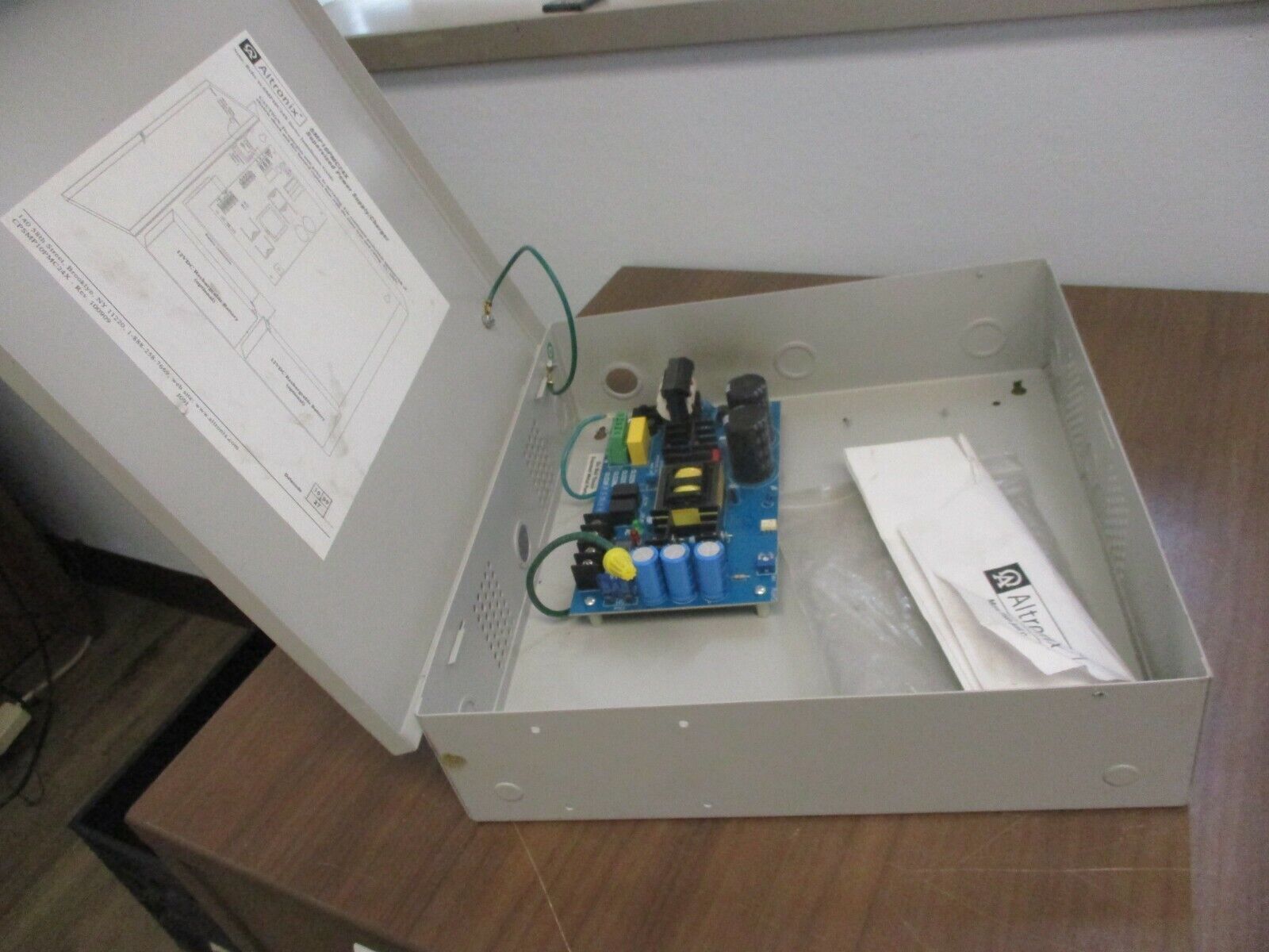 Altronix Supervised High Current Power Supply/Charger SMP10PMC24X Input: 115VAC