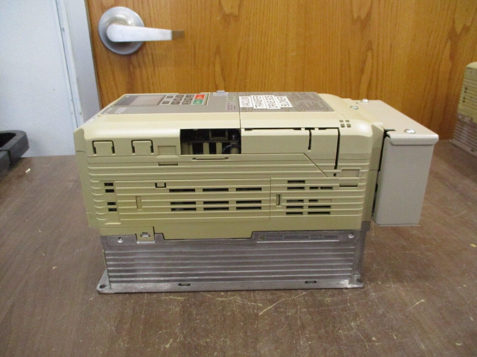 Yaskawa A1000 AC Drive CIMR-AU4A0011FAA Rev. D 7.5HP 3Ph w/ Keypad Used