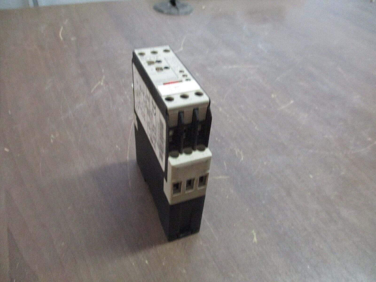 Telemecanique Time Delay Relay RE4TP13BU Range: 0.05s-300h Used