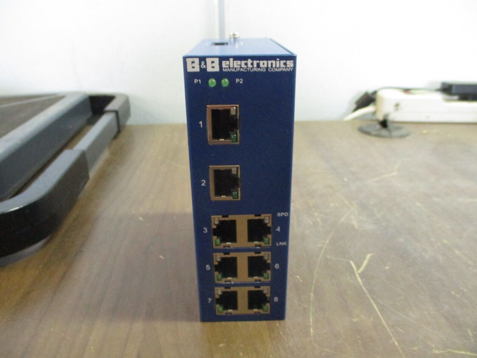B&B Electronics Unmanaged Ethernet Switch ESW208 8-Port 10/100 Used