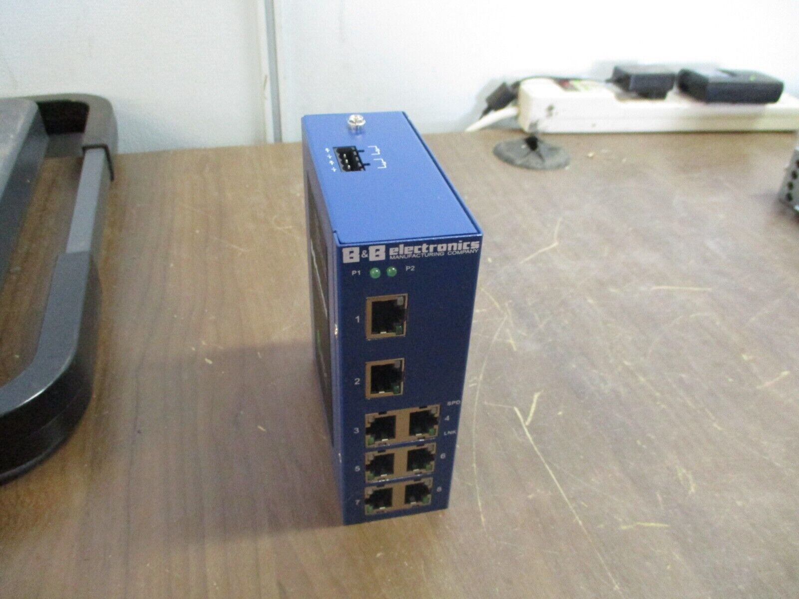 B&B Electronics Unmanaged Ethernet Switch ESW208 8-Port 10/100 Used