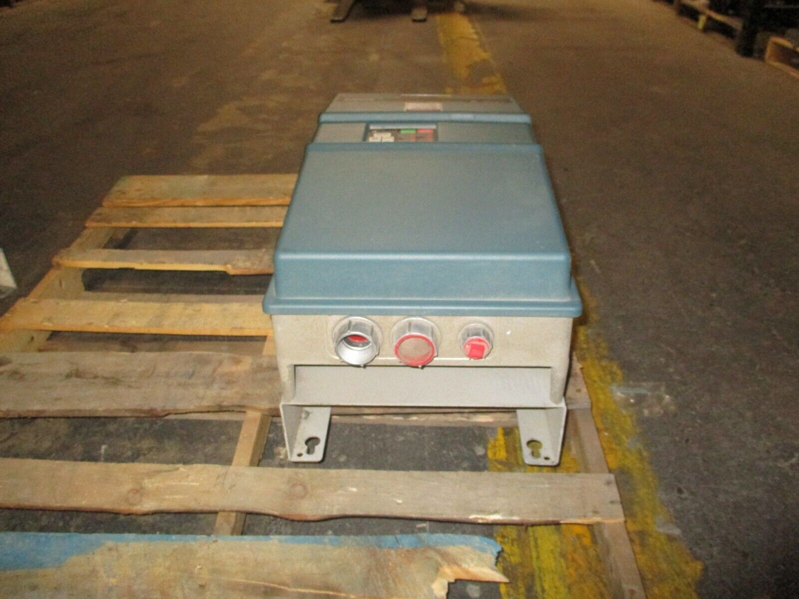 Rockwell Automation VTAC7 AC Drive 40H4260 40HP 3Ph Type 12 Enclosure Used