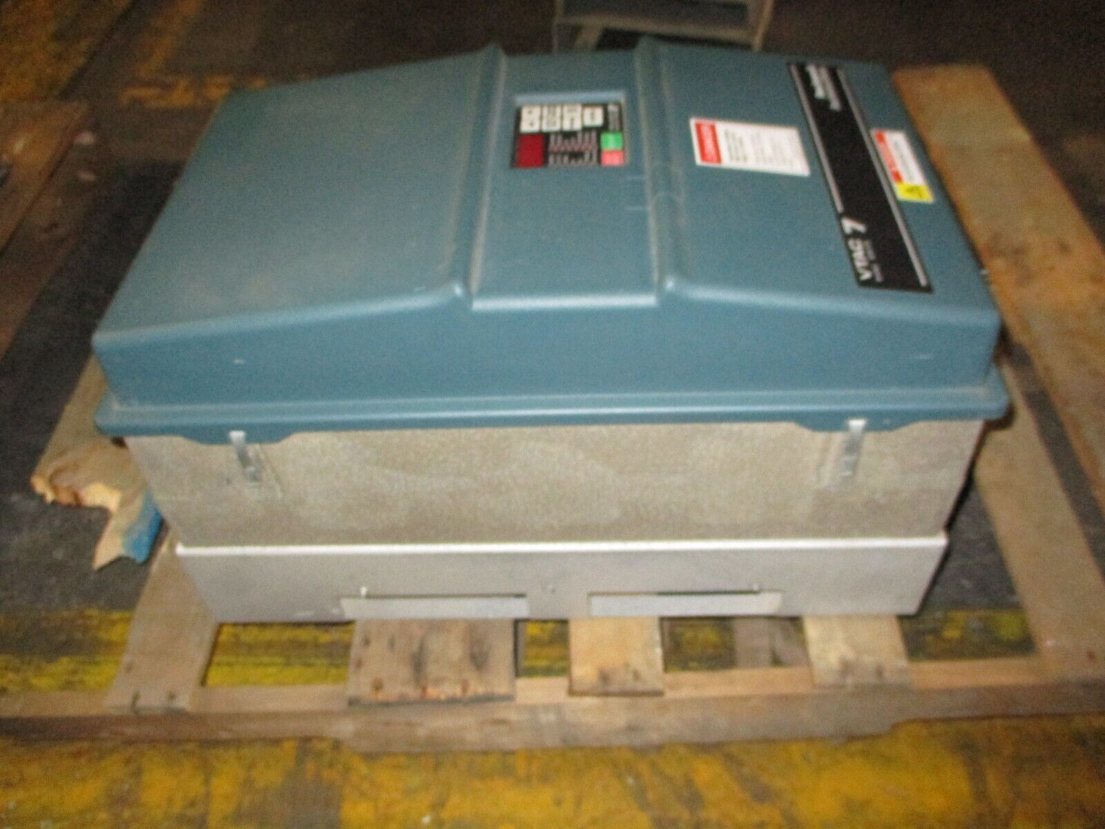 Rockwell Automation VTAC7 AC Drive 40H4260 40HP 3Ph Type 12 Enclosure Used