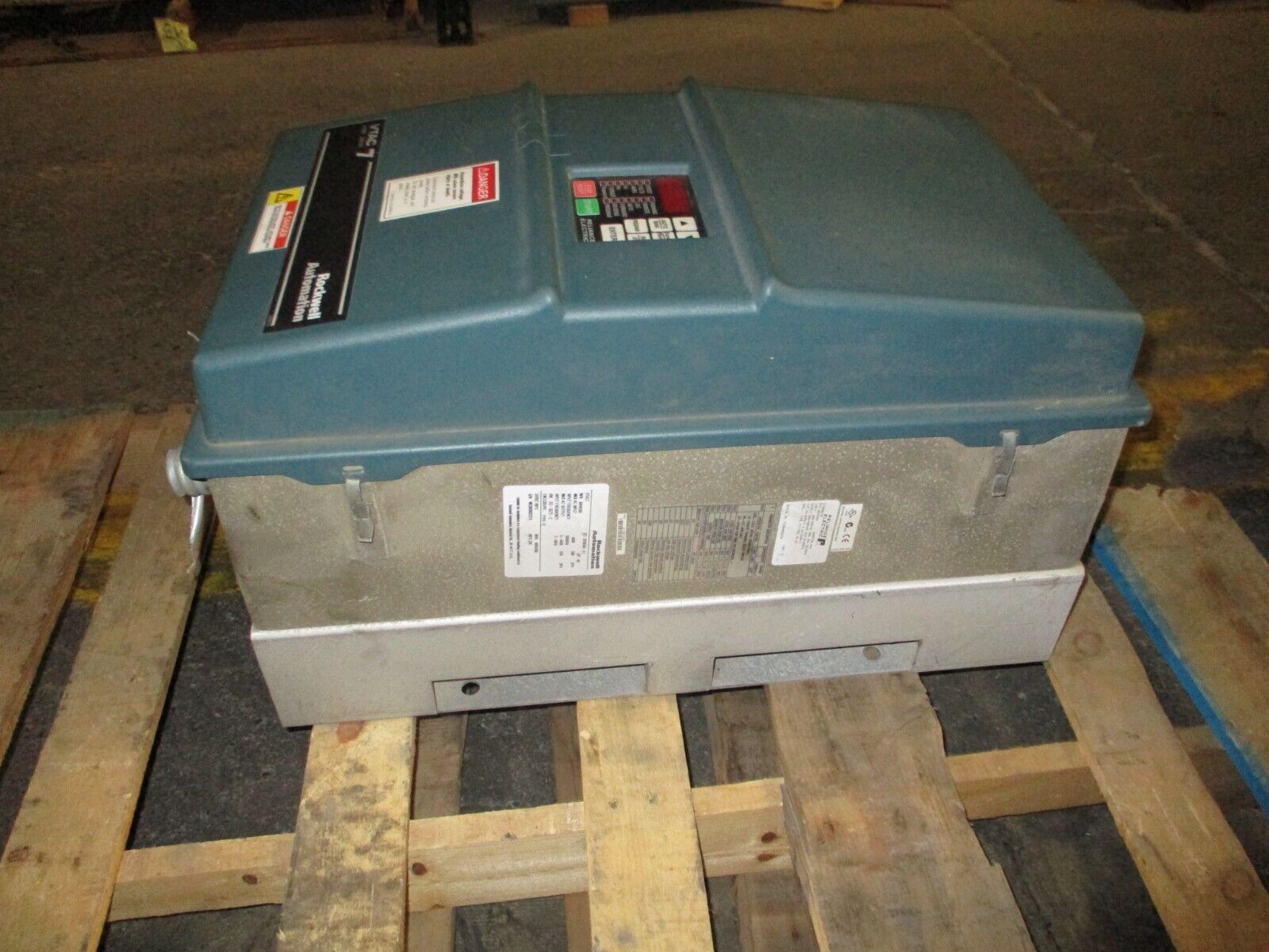 Rockwell Automation VTAC7 AC Drive 40H4260 40HP 3Ph Type 12 Enclosure Used