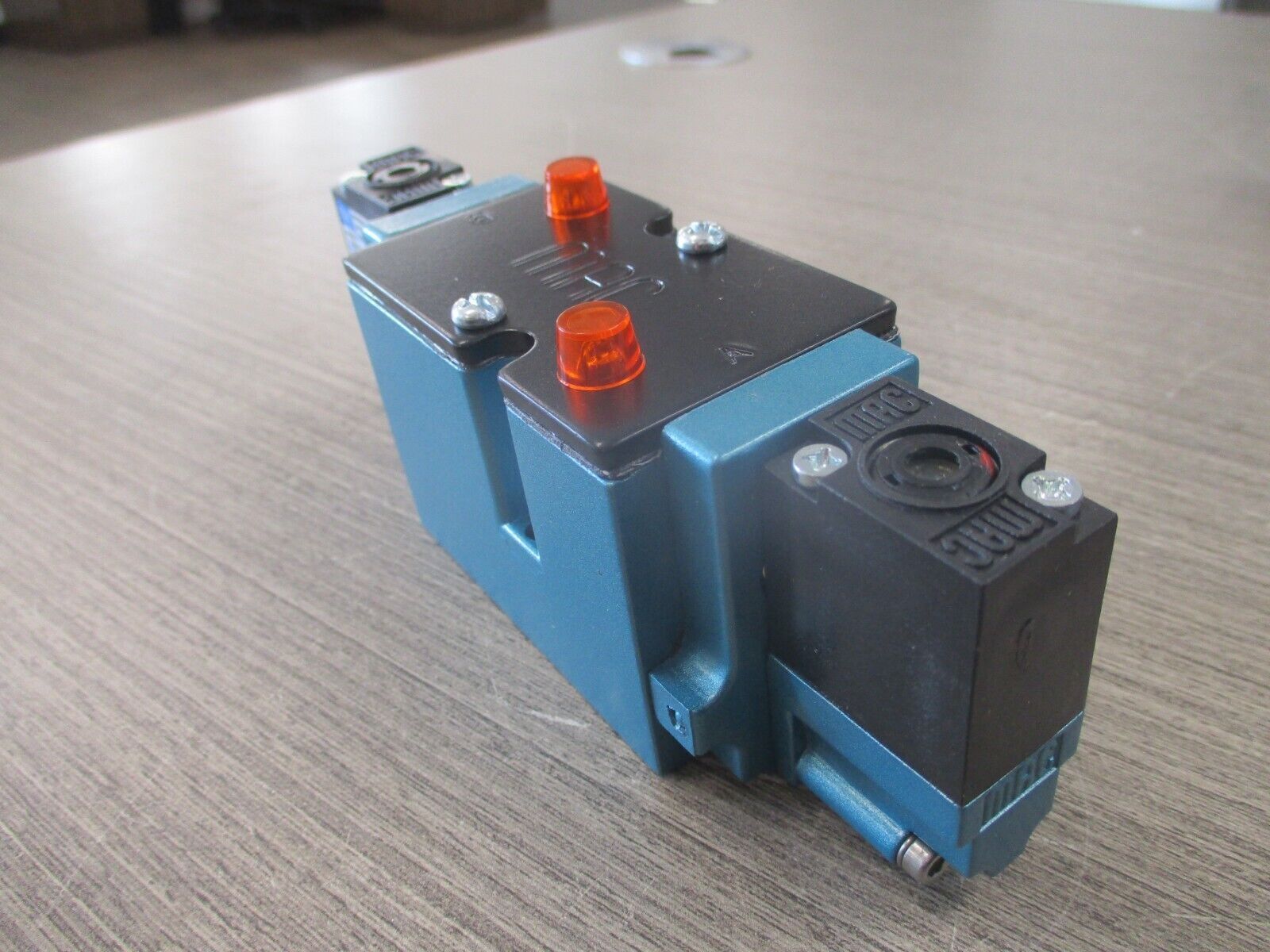MAC Solenoid Valve 82A-BC-000-TM-DAAP-1DA New Surplus